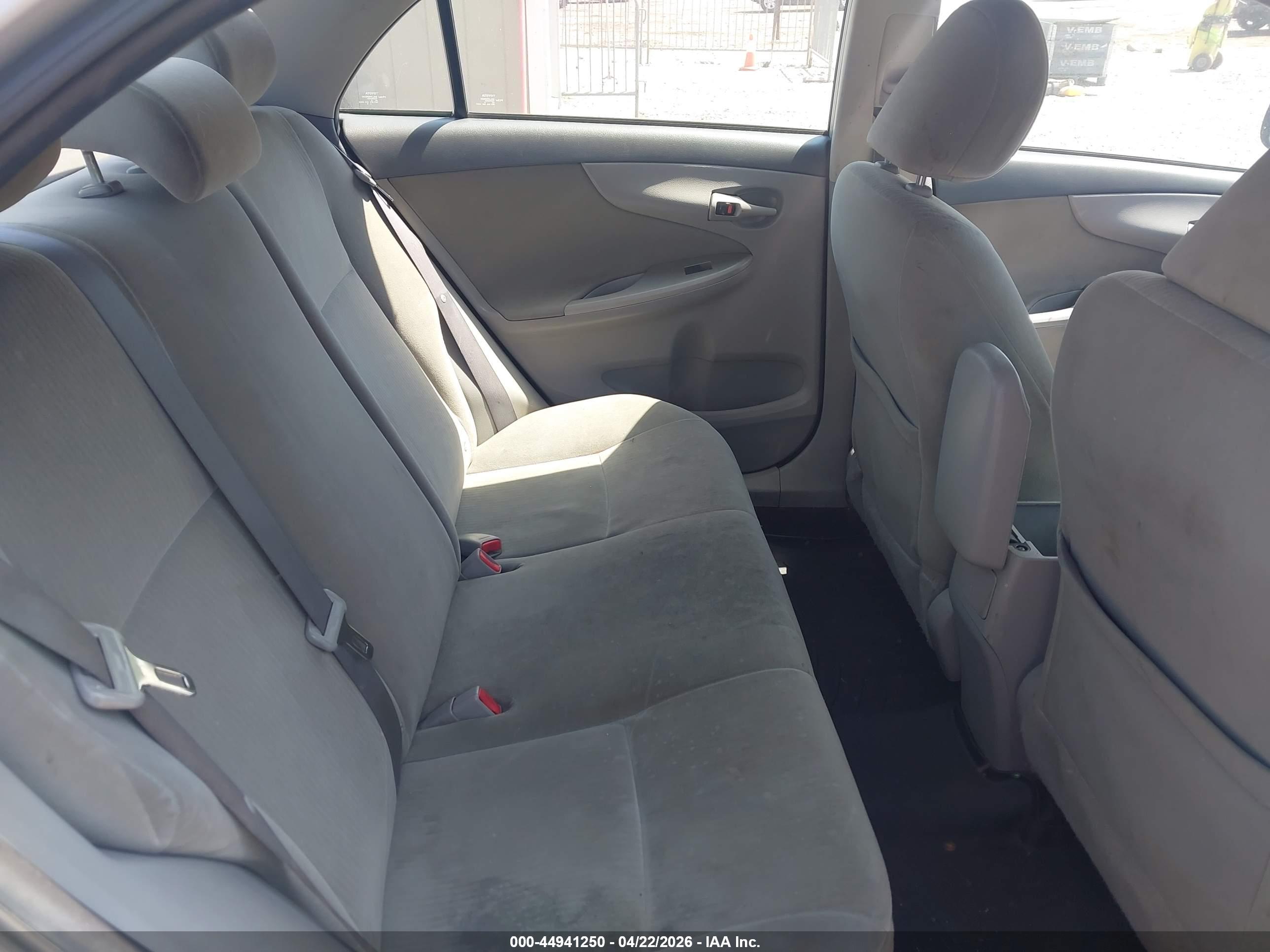 TOYOTA COROLLA image 8