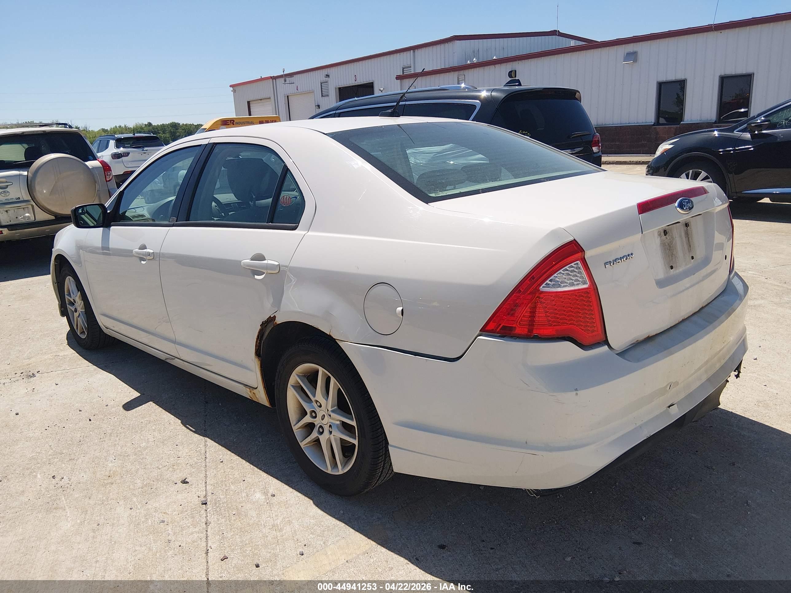 FORD FUSION image 3