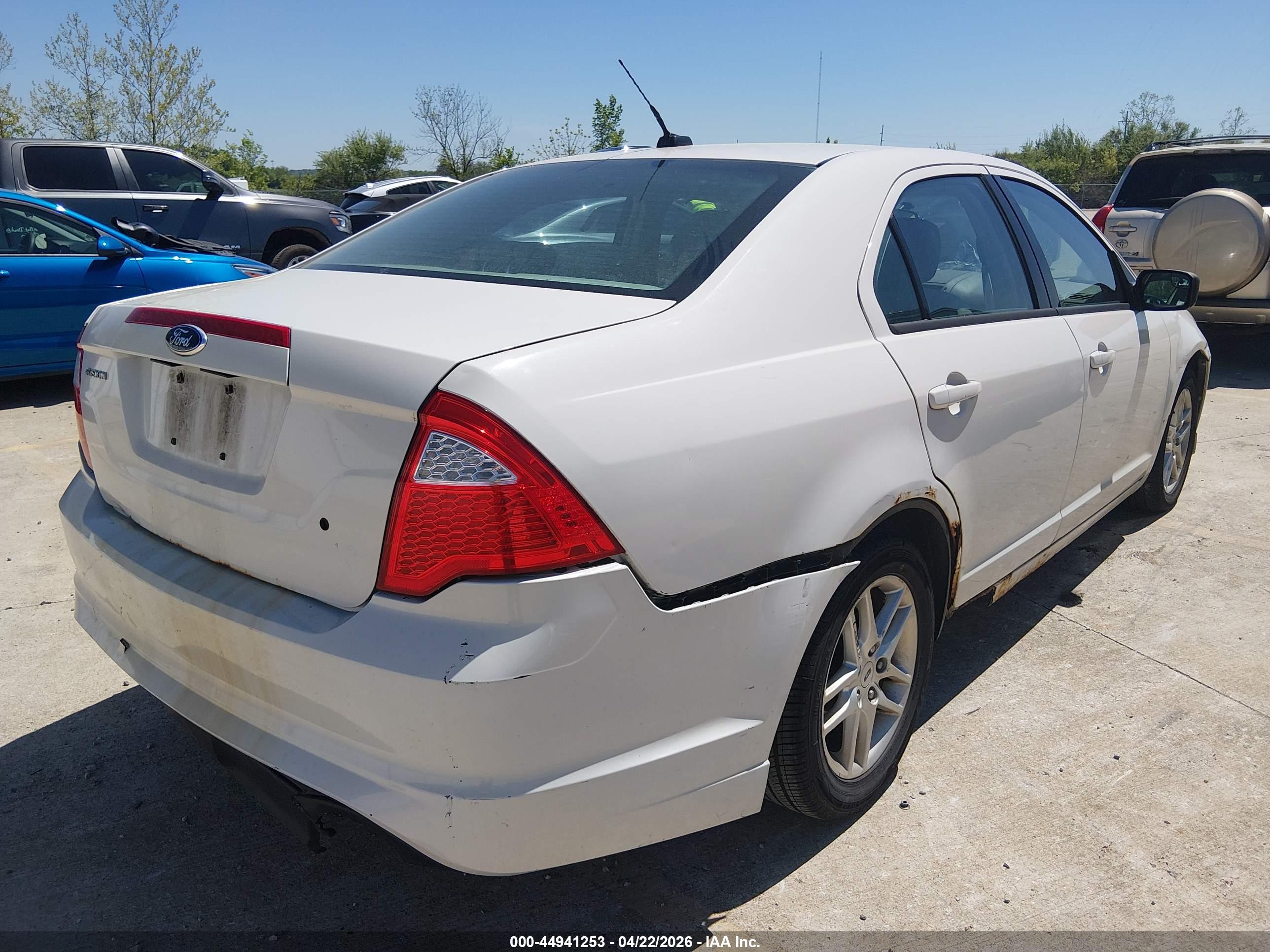 FORD FUSION image 6