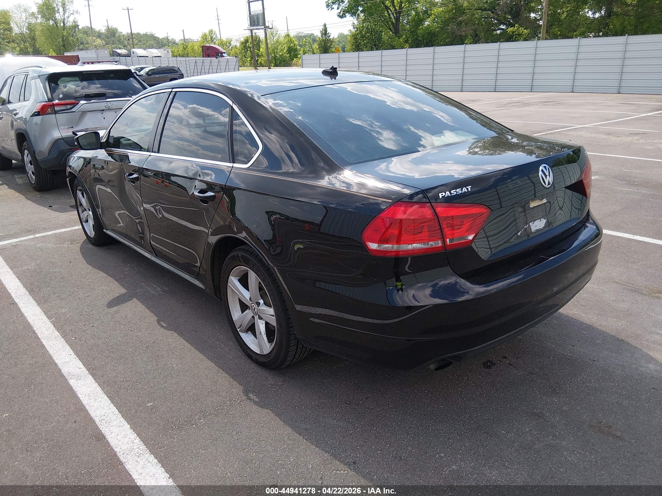VOLKSWAGEN PASSAT image 3