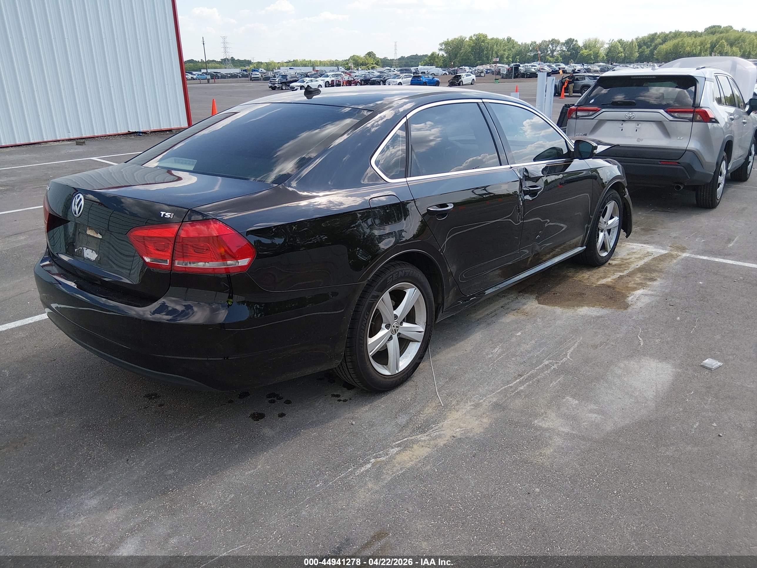 VOLKSWAGEN PASSAT image 4