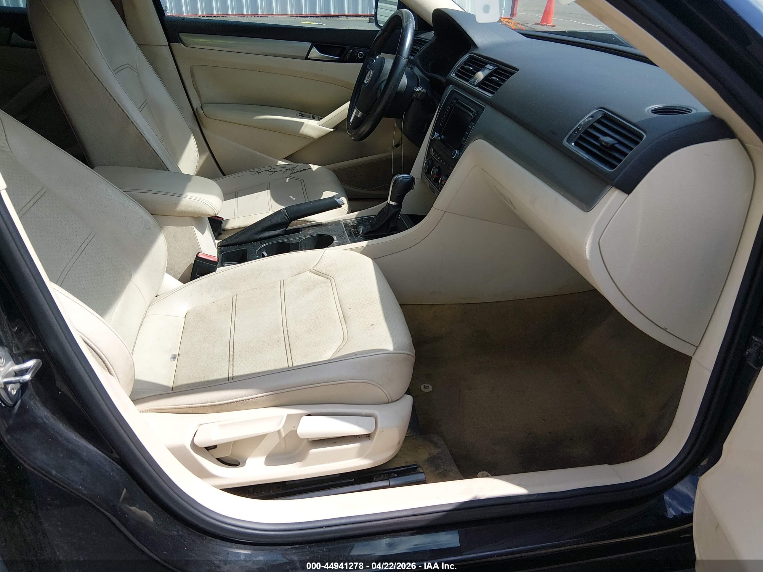 VOLKSWAGEN PASSAT image 5