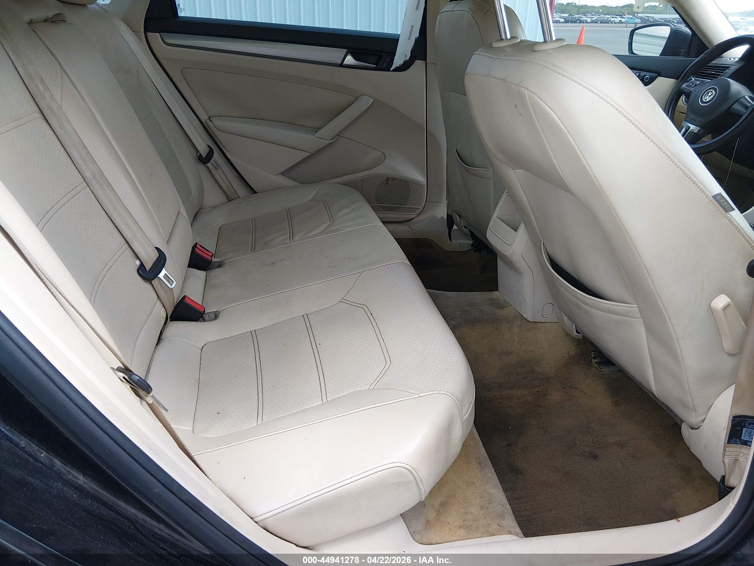 VOLKSWAGEN PASSAT image 8