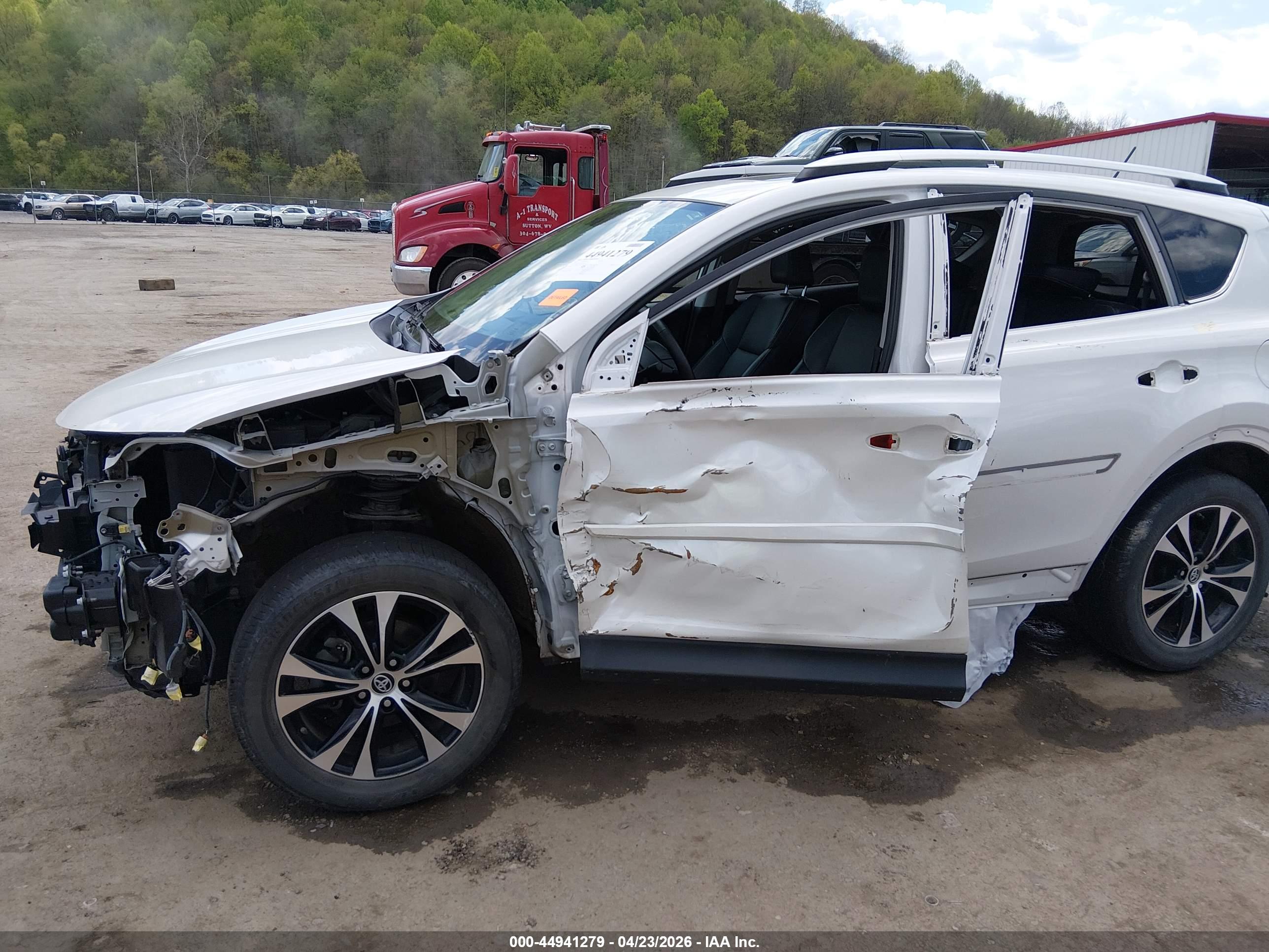 TOYOTA RAV4 image 6