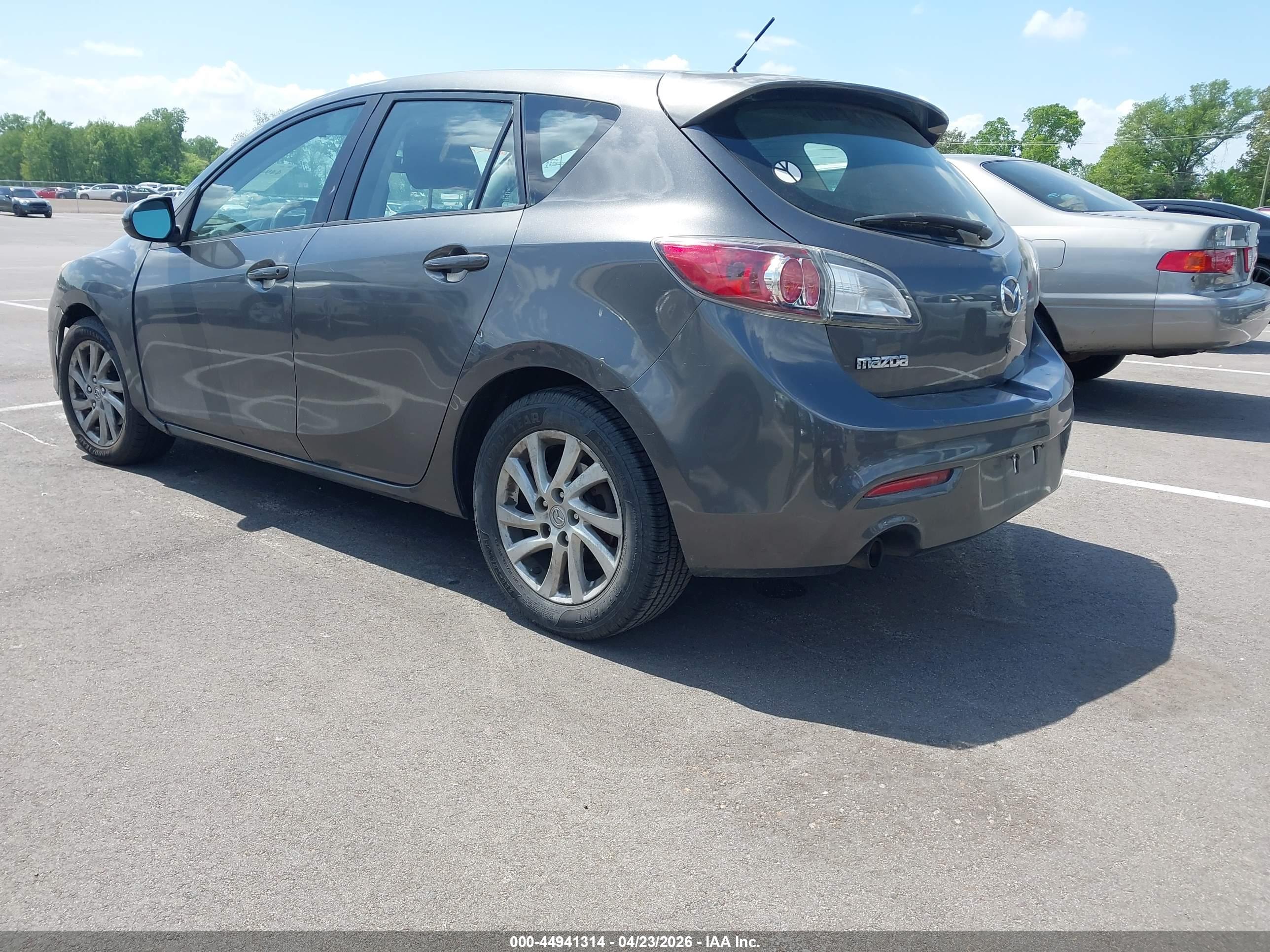 MAZDA MAZDA3 image 3