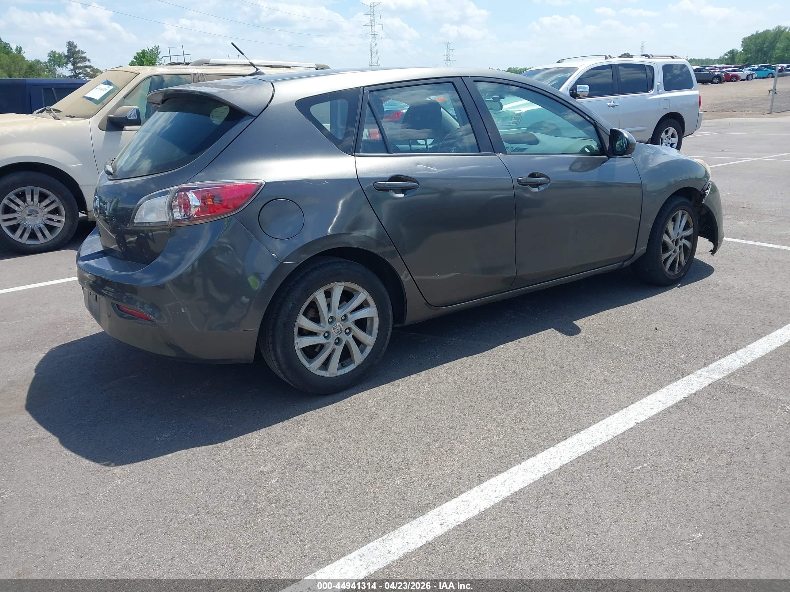 MAZDA MAZDA3 image 4