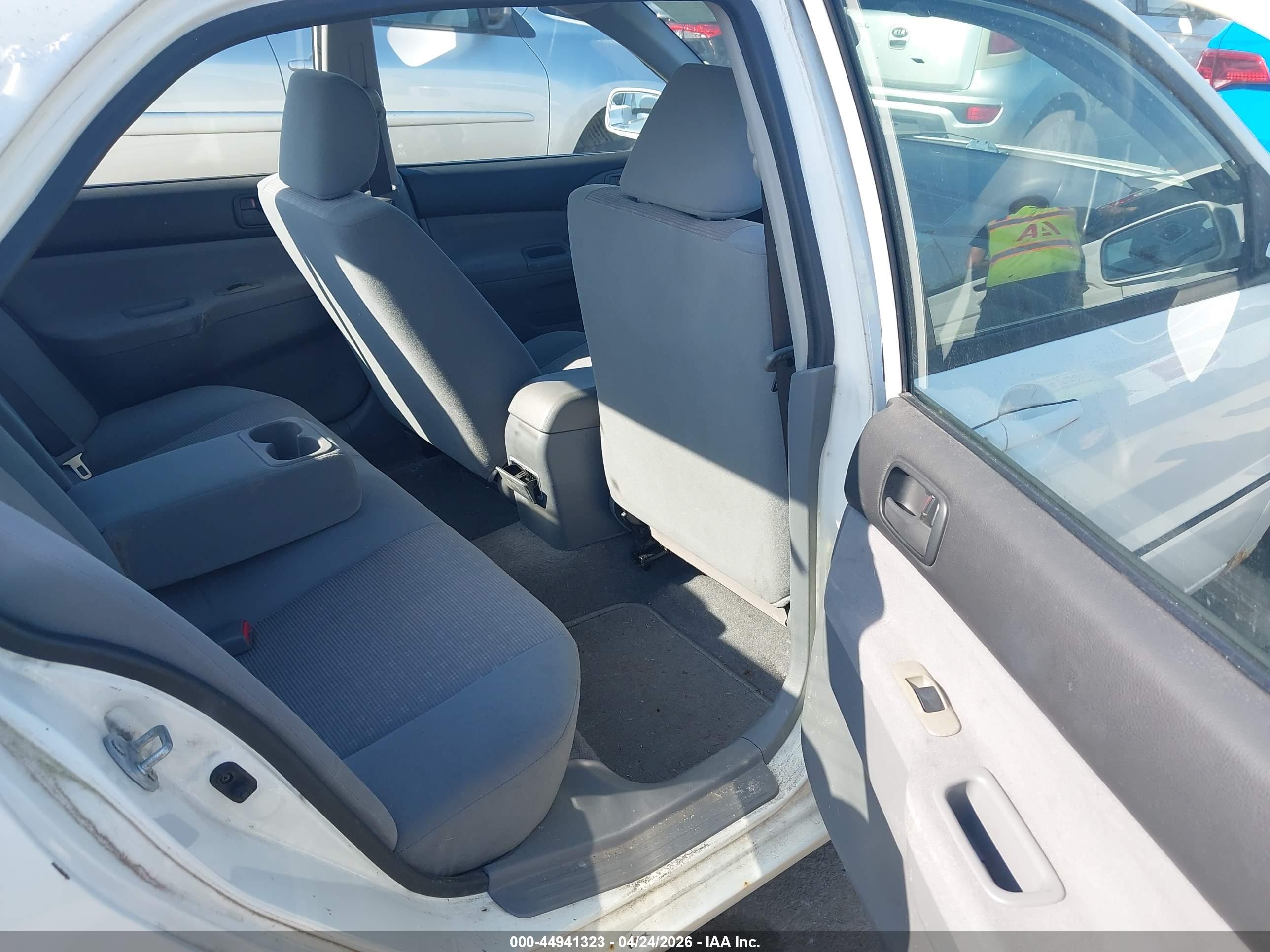 MITSUBISHI LANCER image 8
