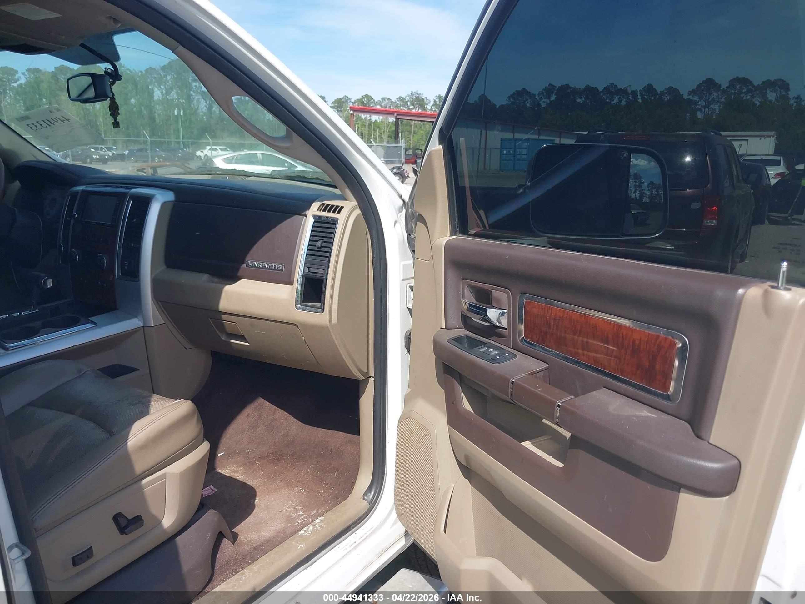 DODGE RAM image 5