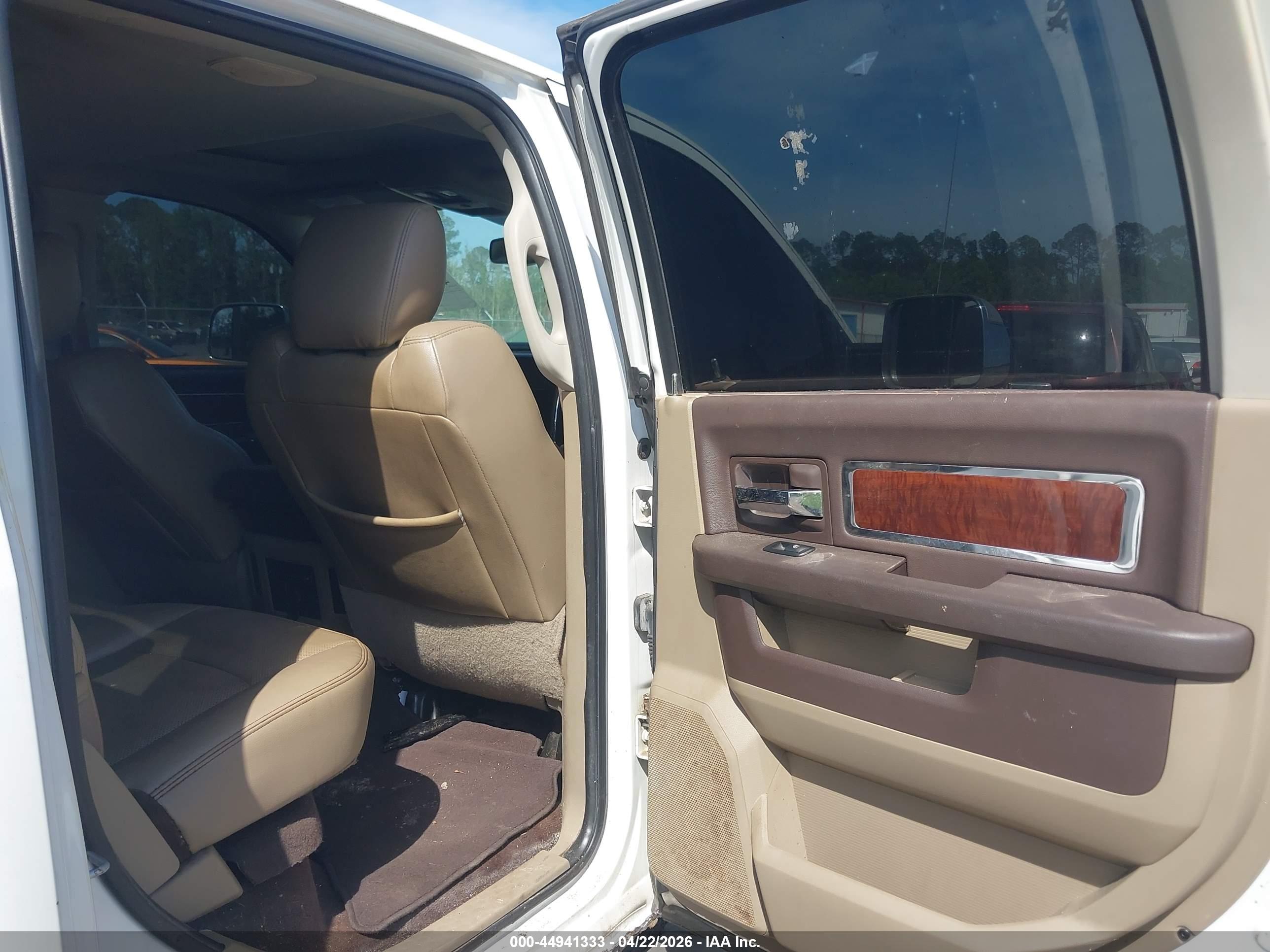 DODGE RAM image 8