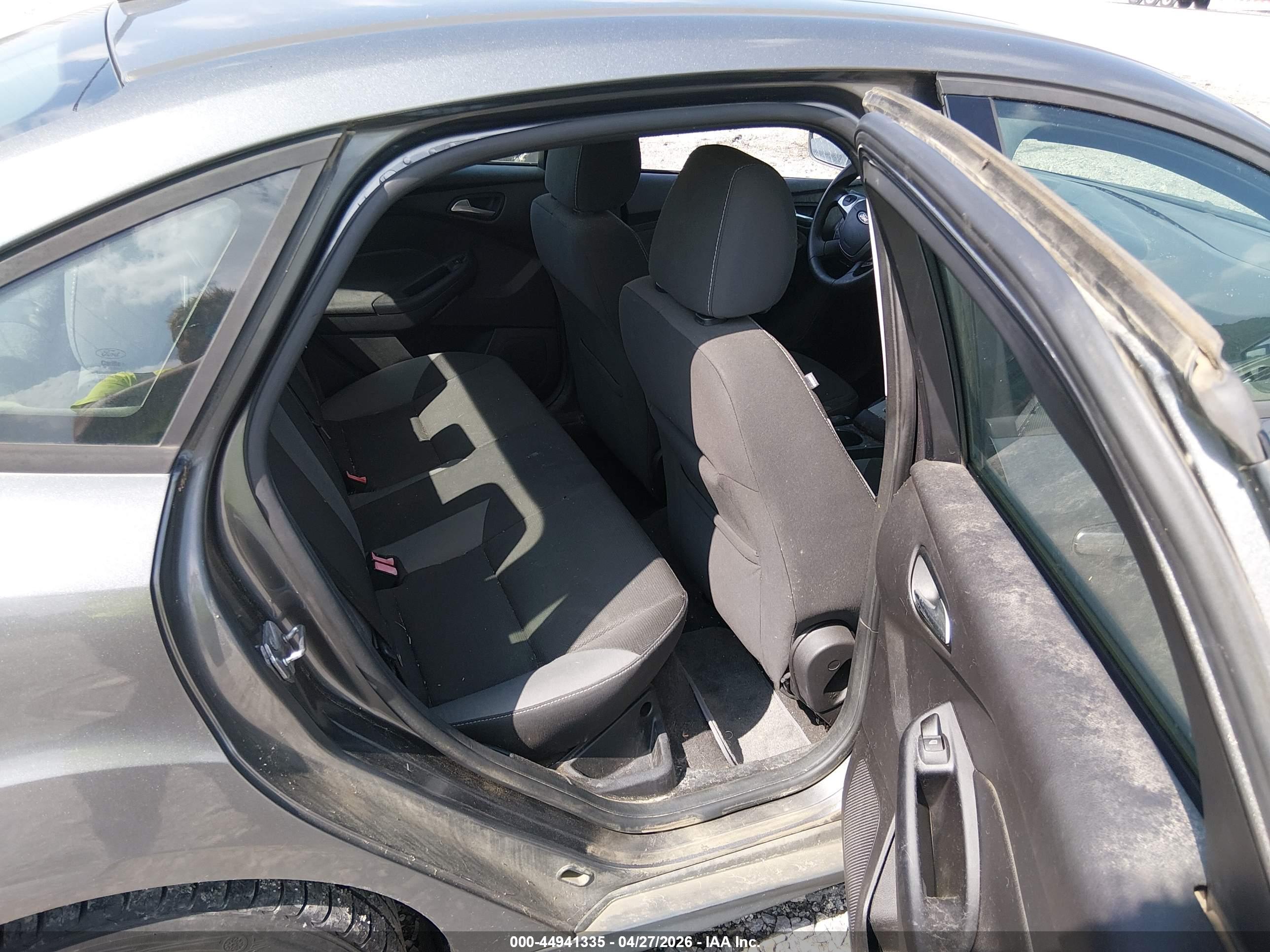 FORD FOCUS image 8