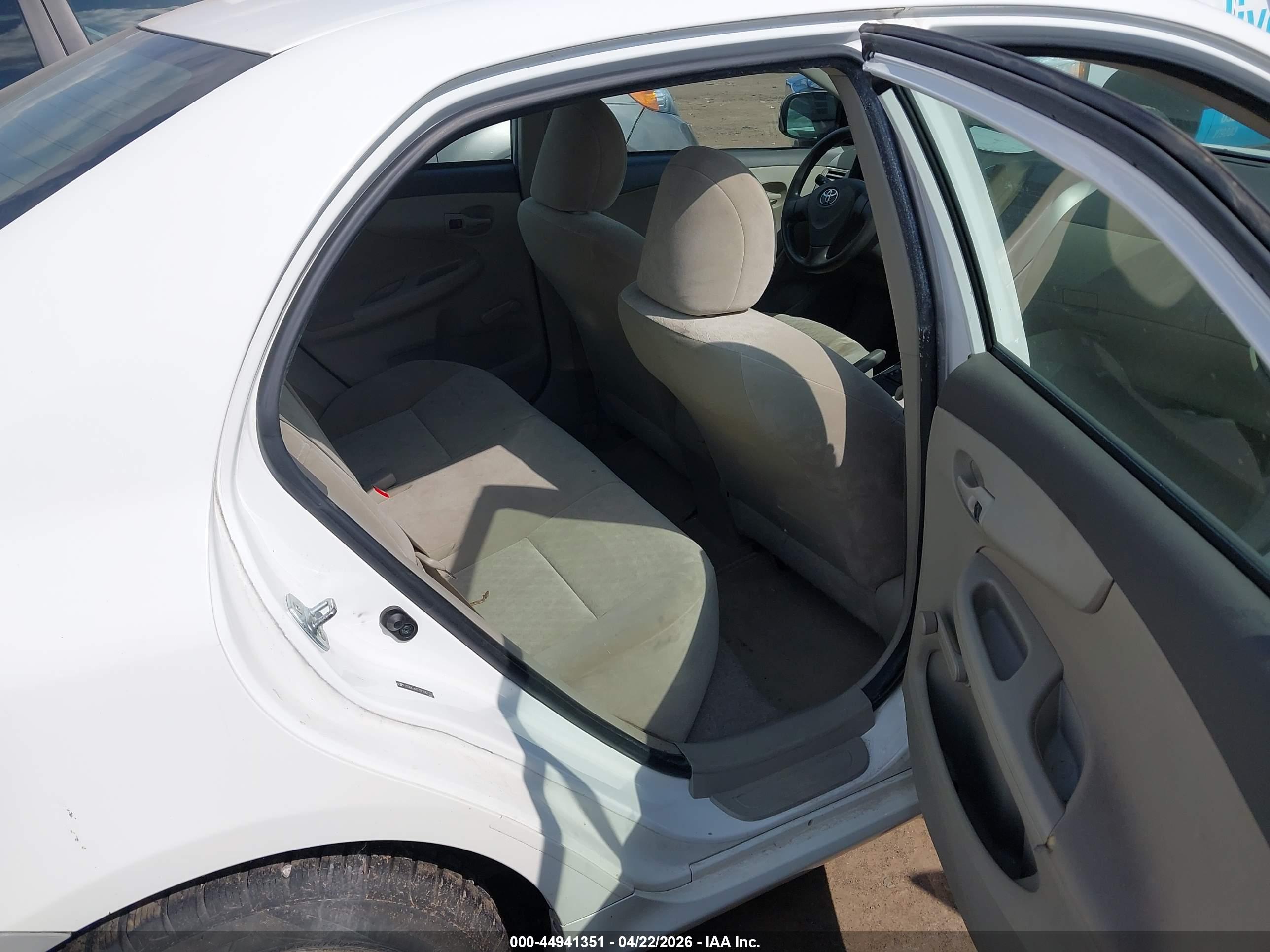 TOYOTA COROLLA image 8