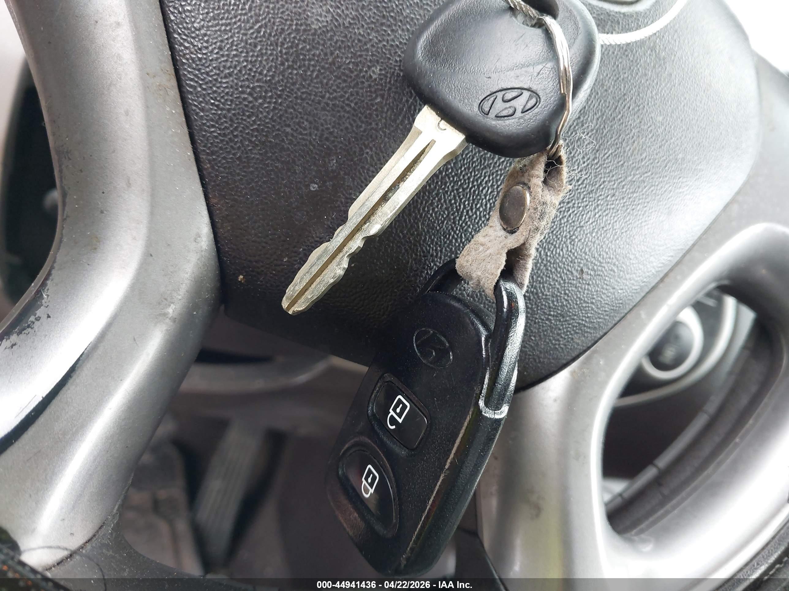 HYUNDAI TUCSON image 11