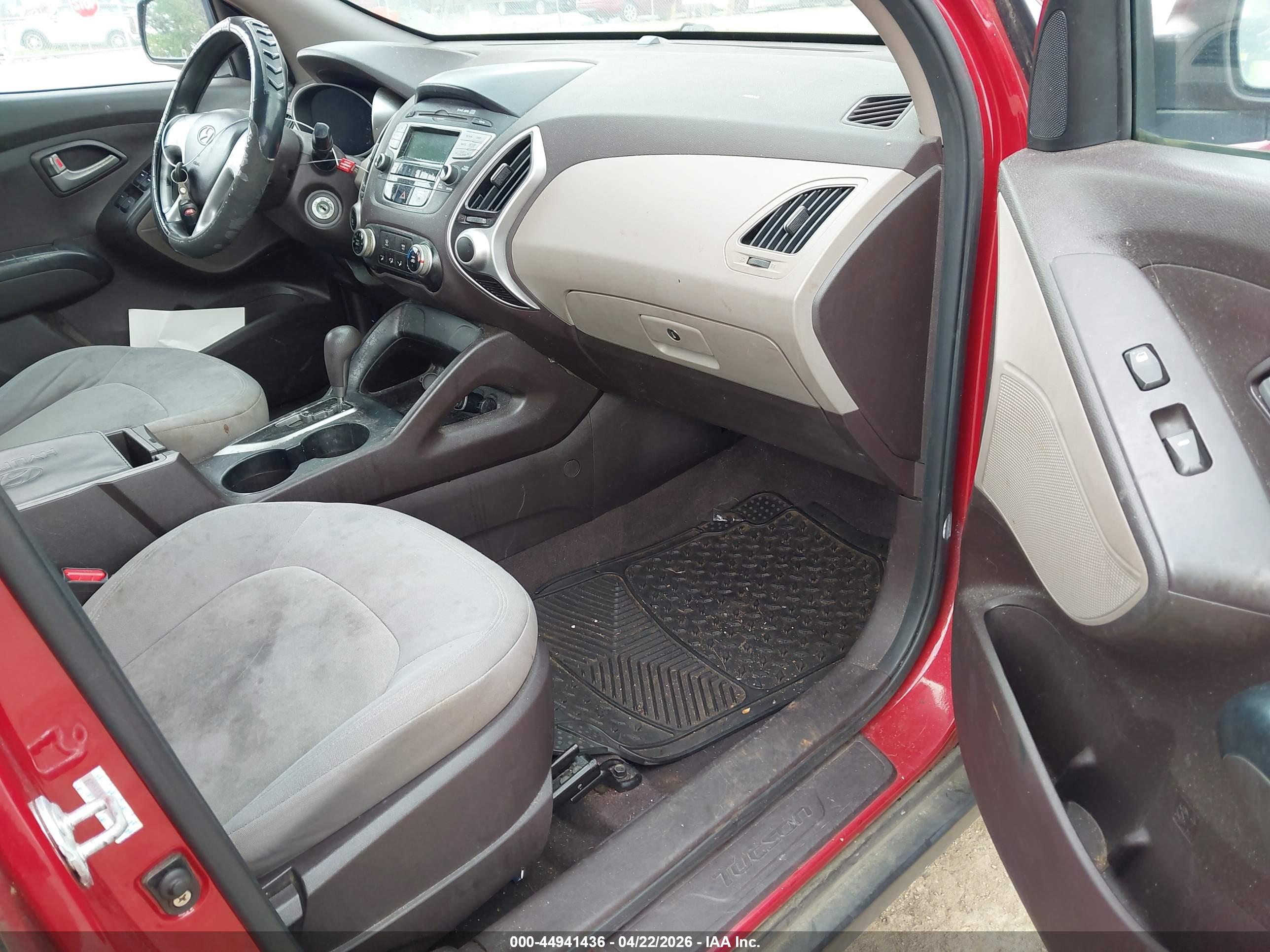 HYUNDAI TUCSON image 5