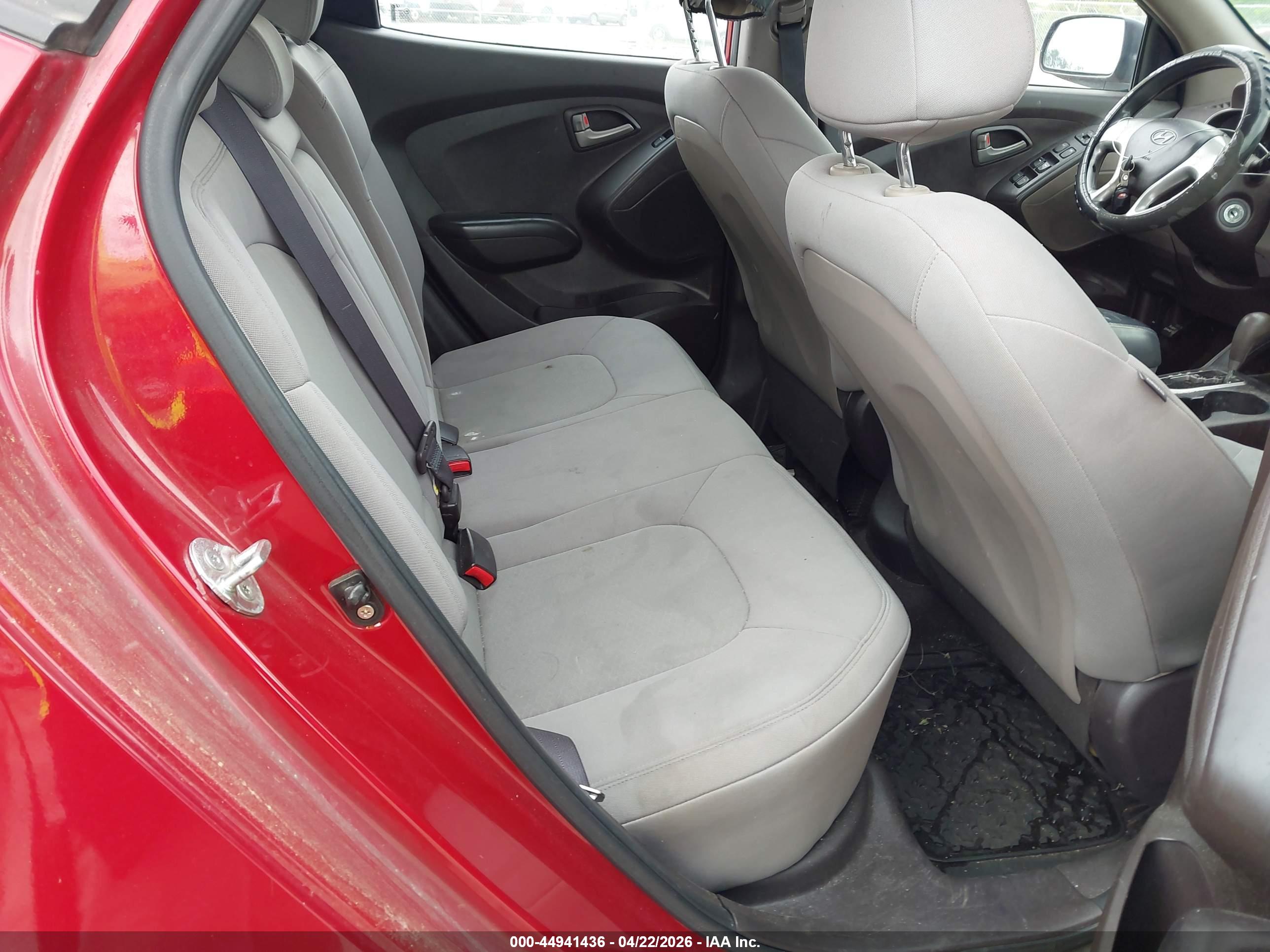 HYUNDAI TUCSON image 8
