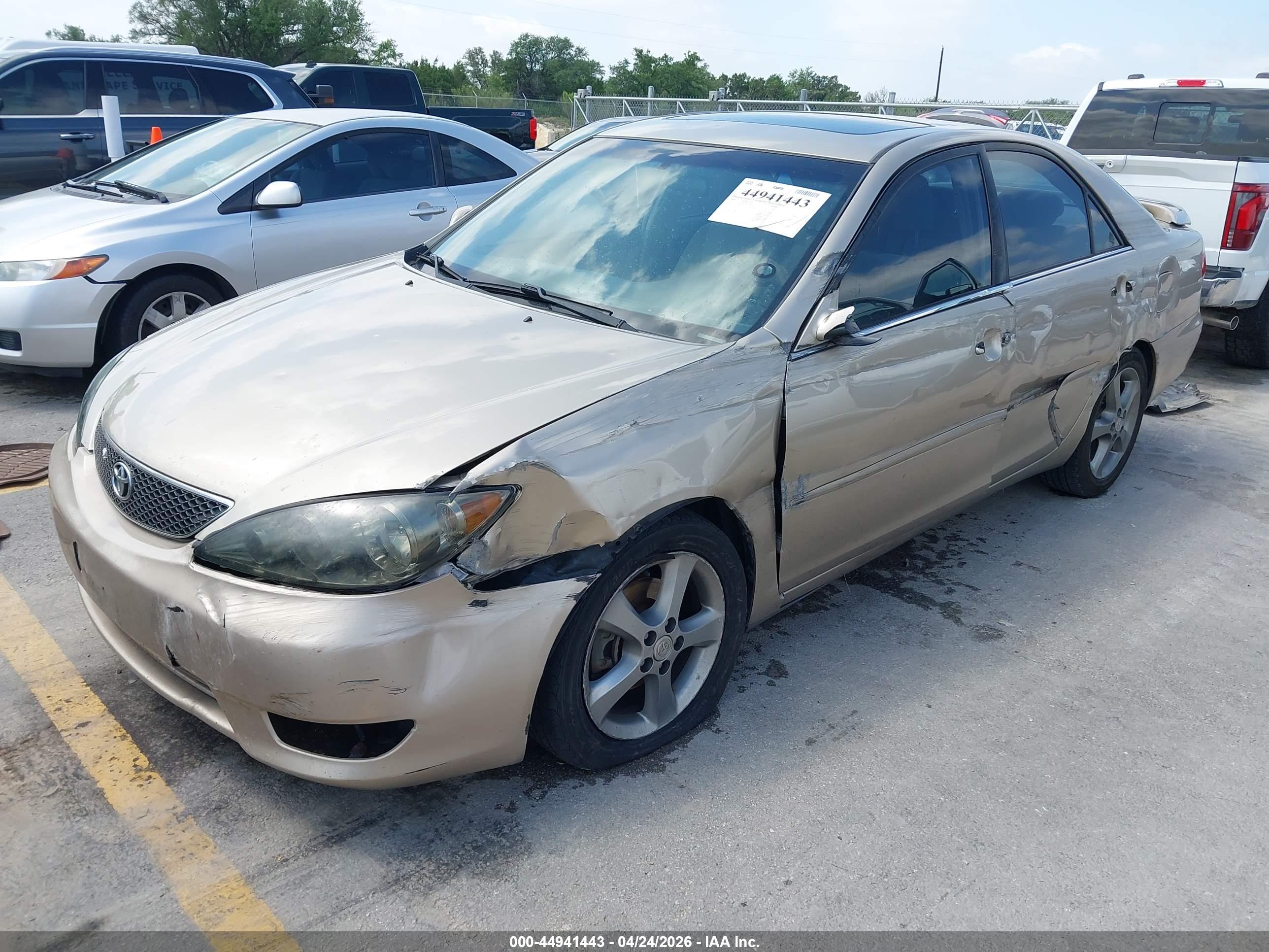 TOYOTA CAMRY image 2