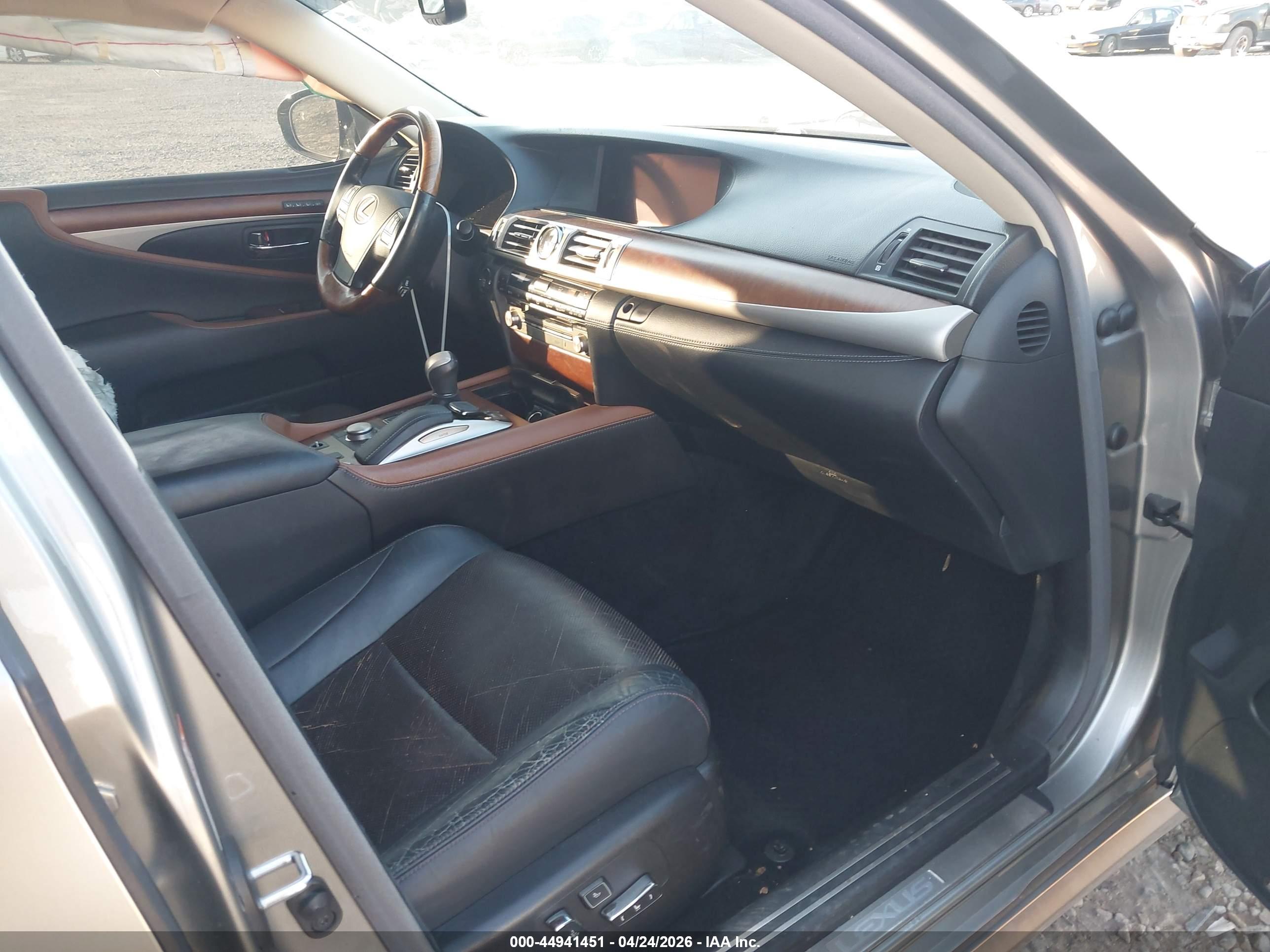 LEXUS LS image 5