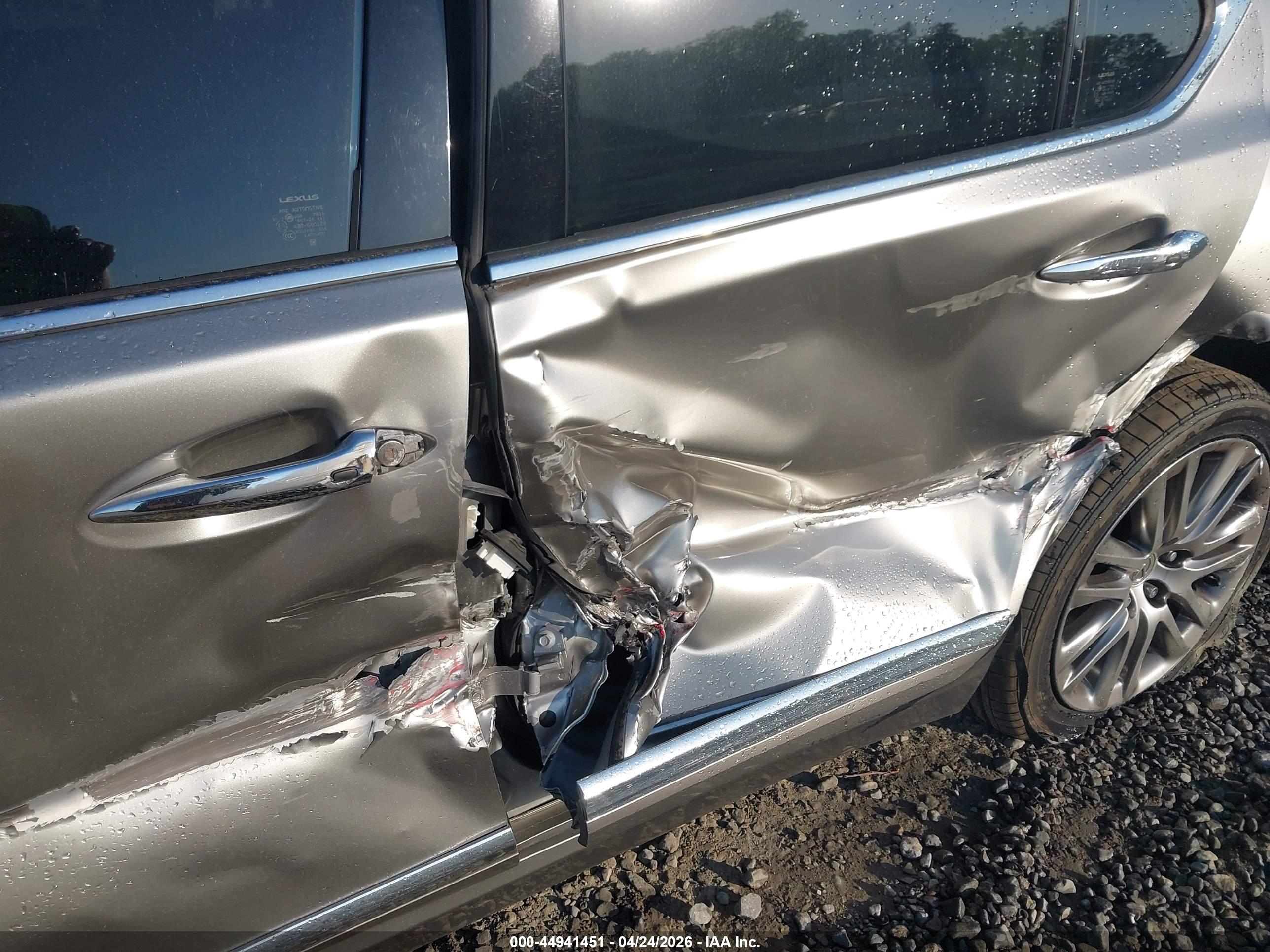 LEXUS LS image 6