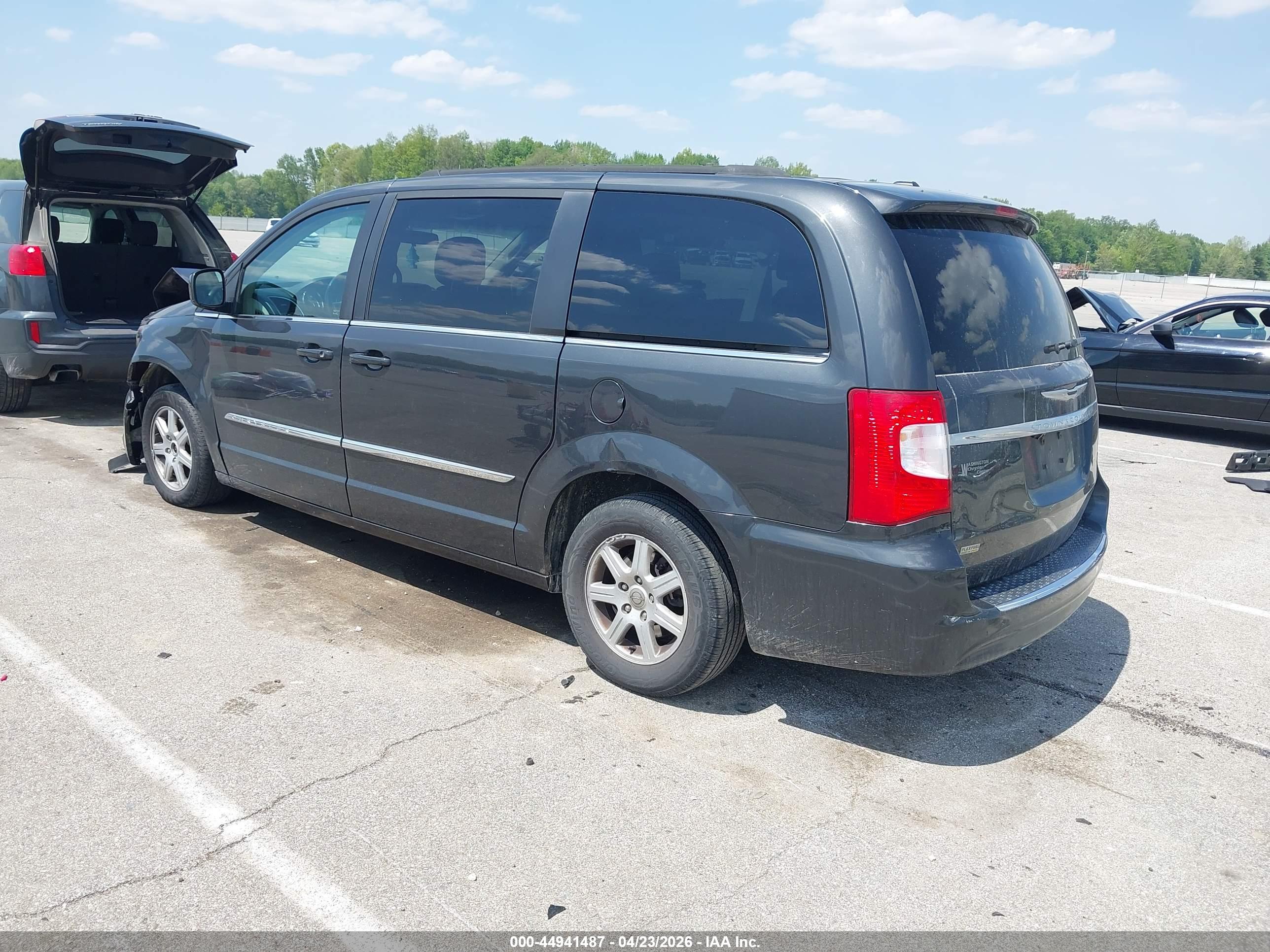 CHRYSLER TOWN image 3