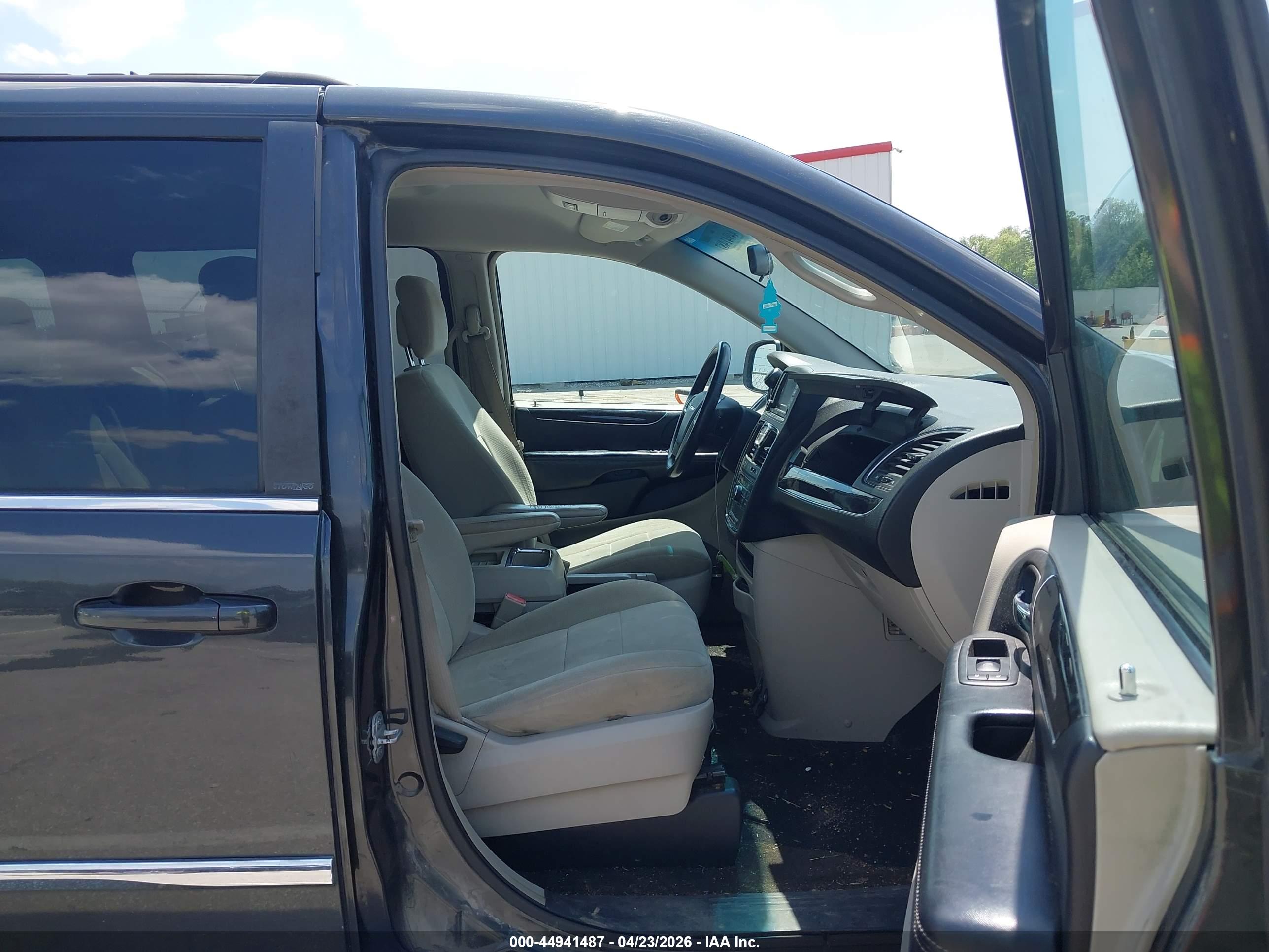 CHRYSLER TOWN image 5