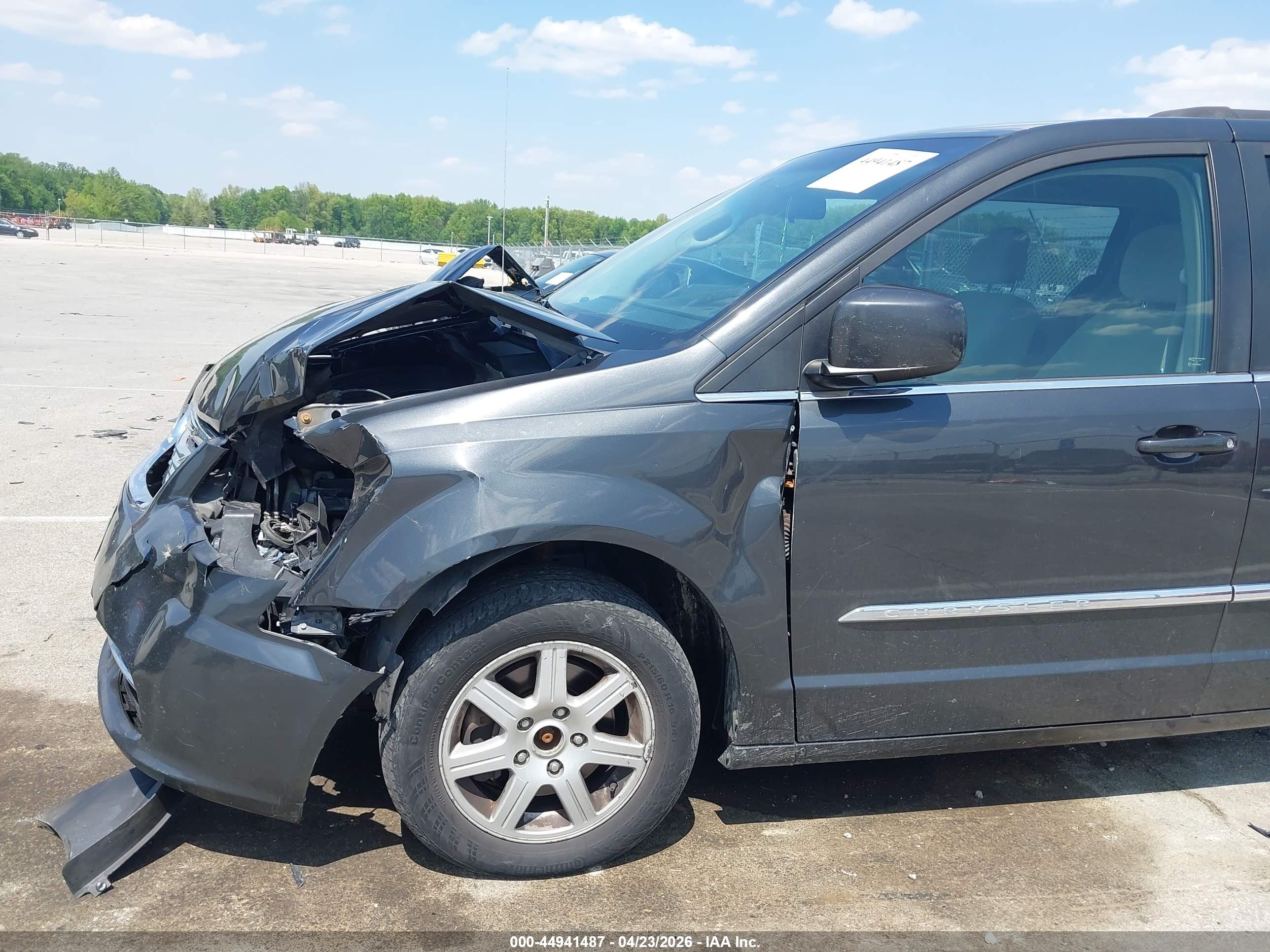 CHRYSLER TOWN image 6