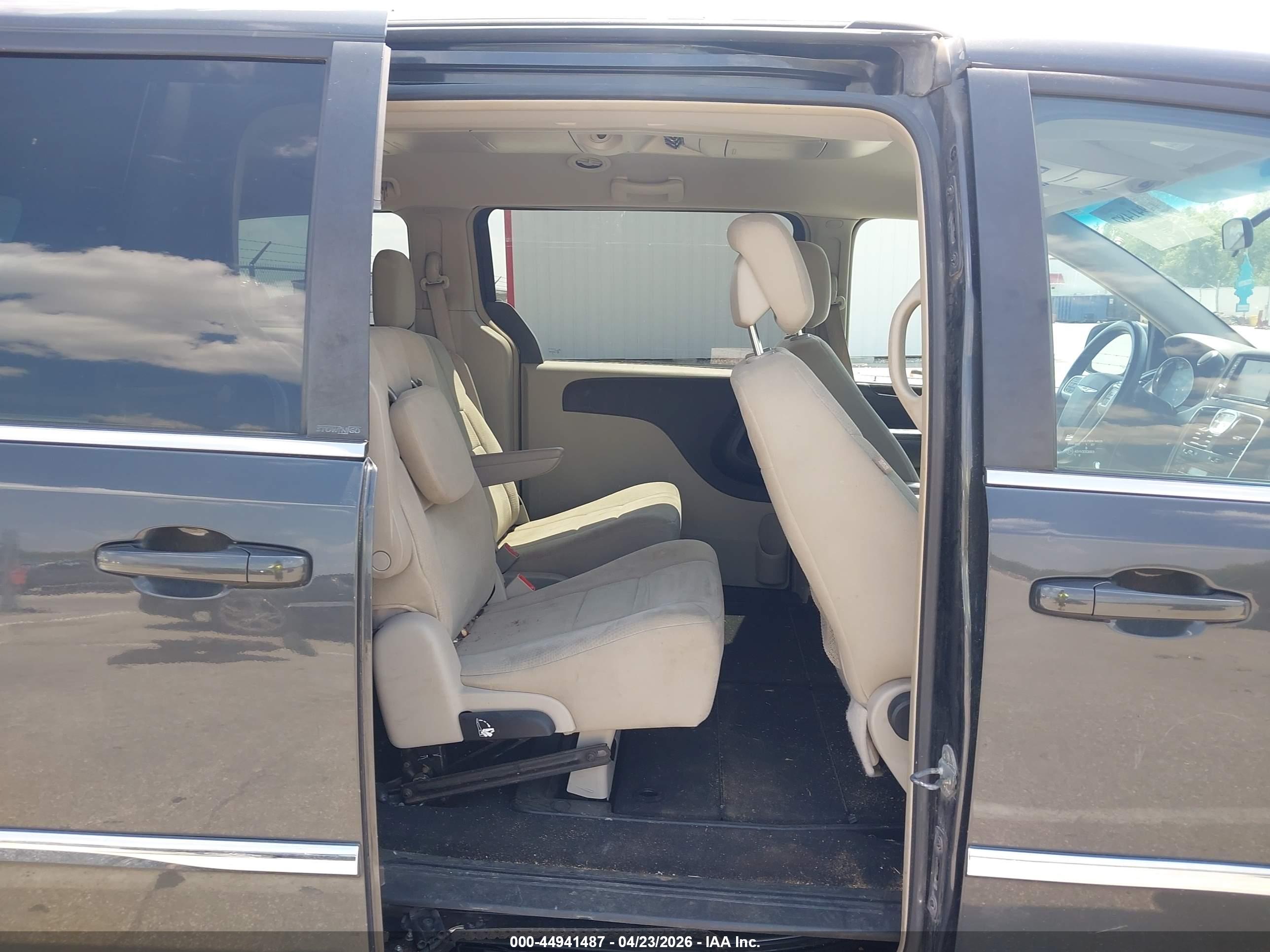 CHRYSLER TOWN image 8