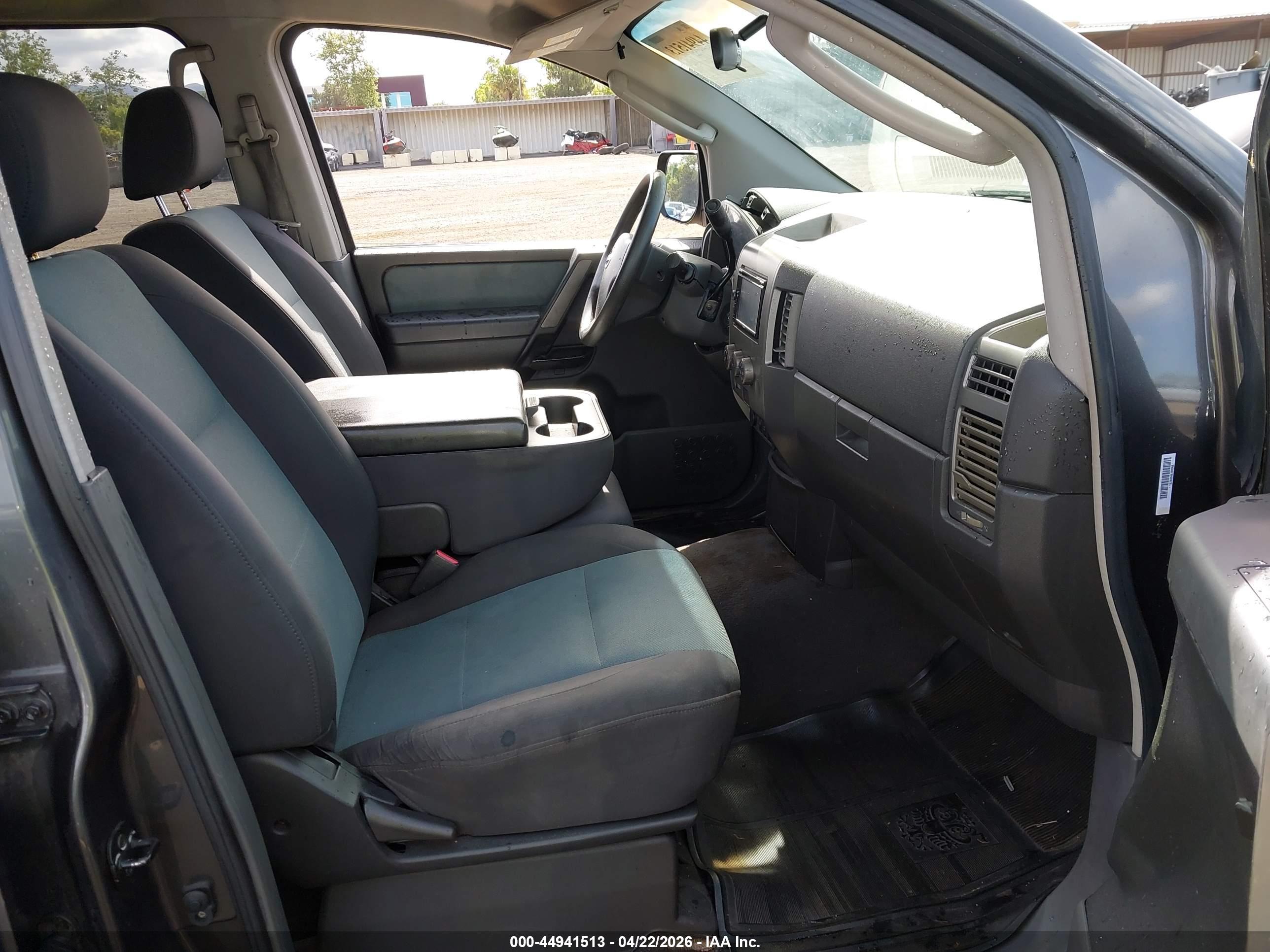 NISSAN TITAN image 5