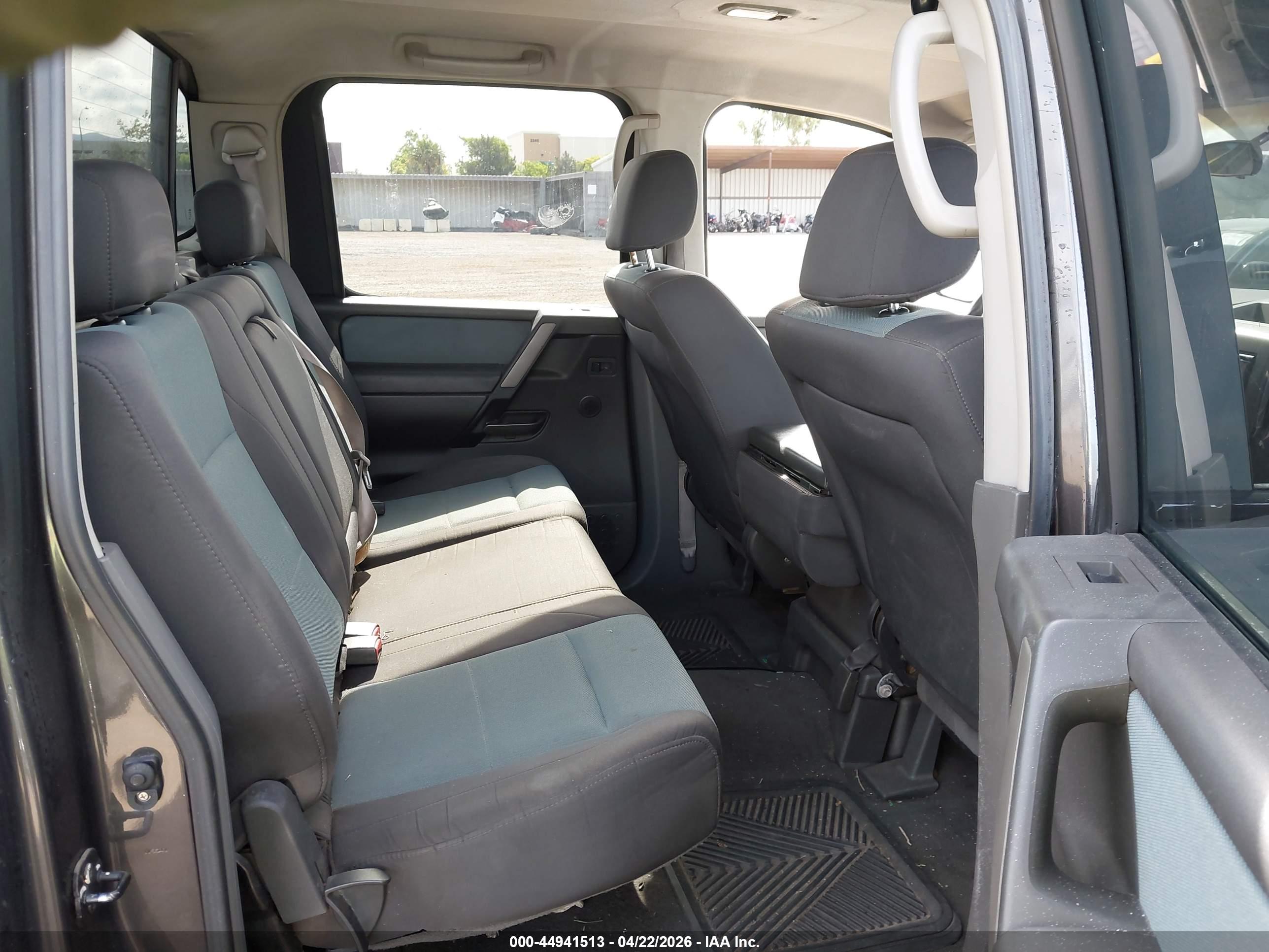 NISSAN TITAN image 8