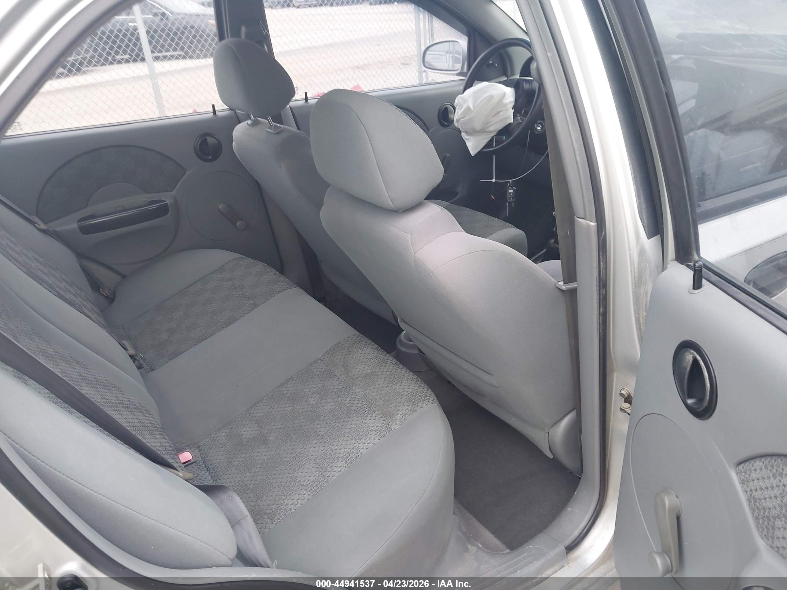 CHEVROLET AVEO image 8