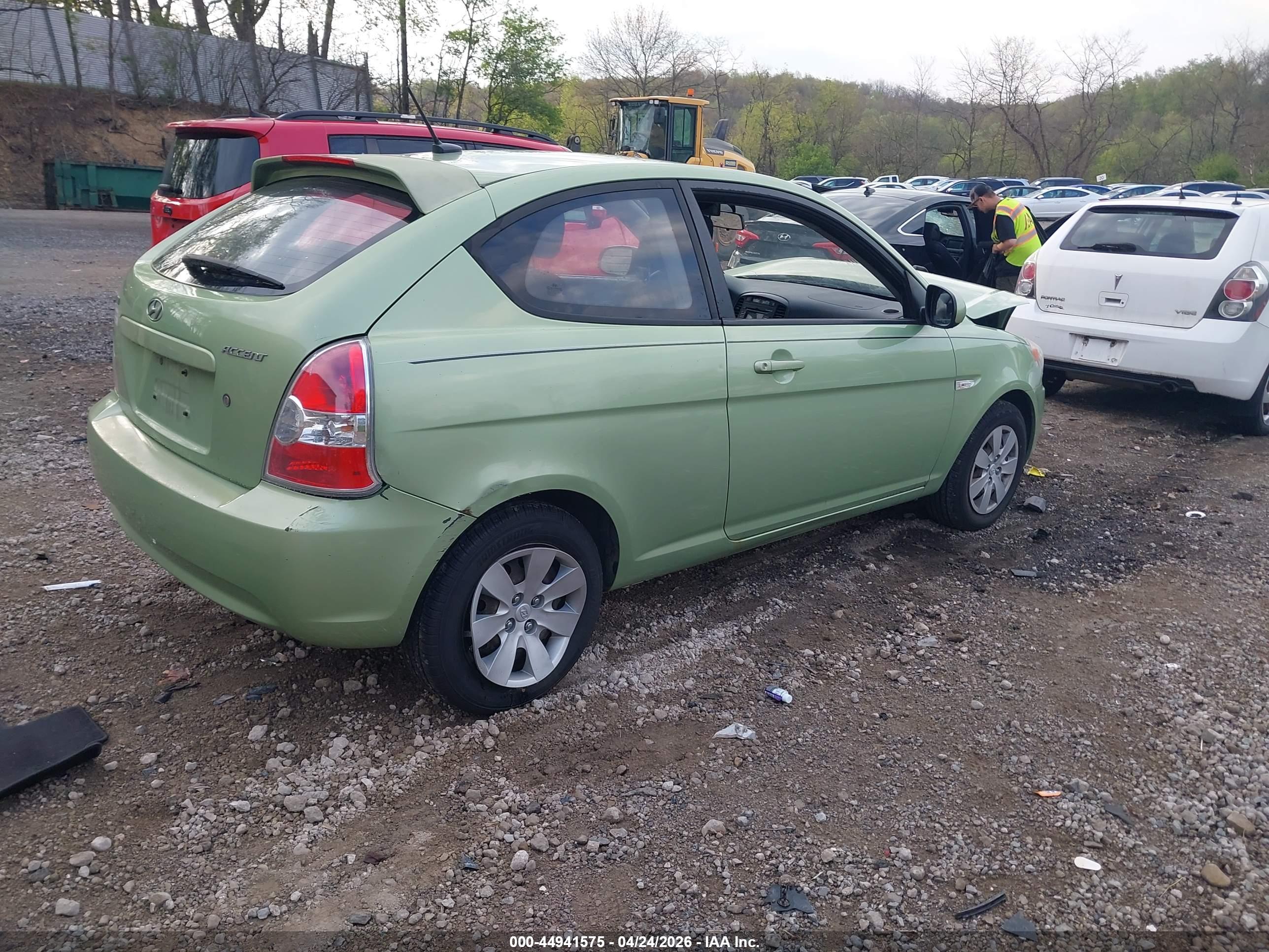 HYUNDAI ACCENT image 4