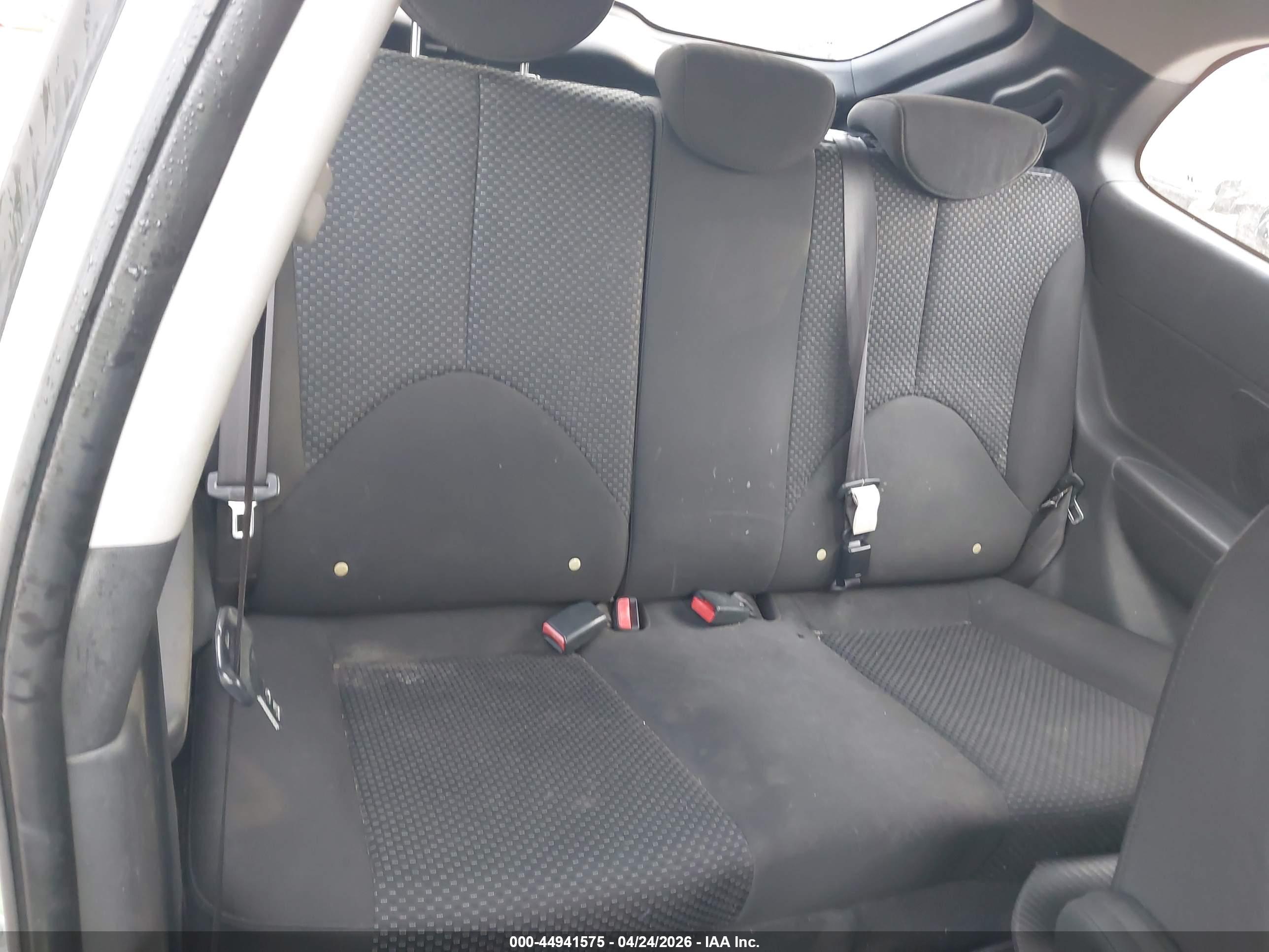HYUNDAI ACCENT image 8