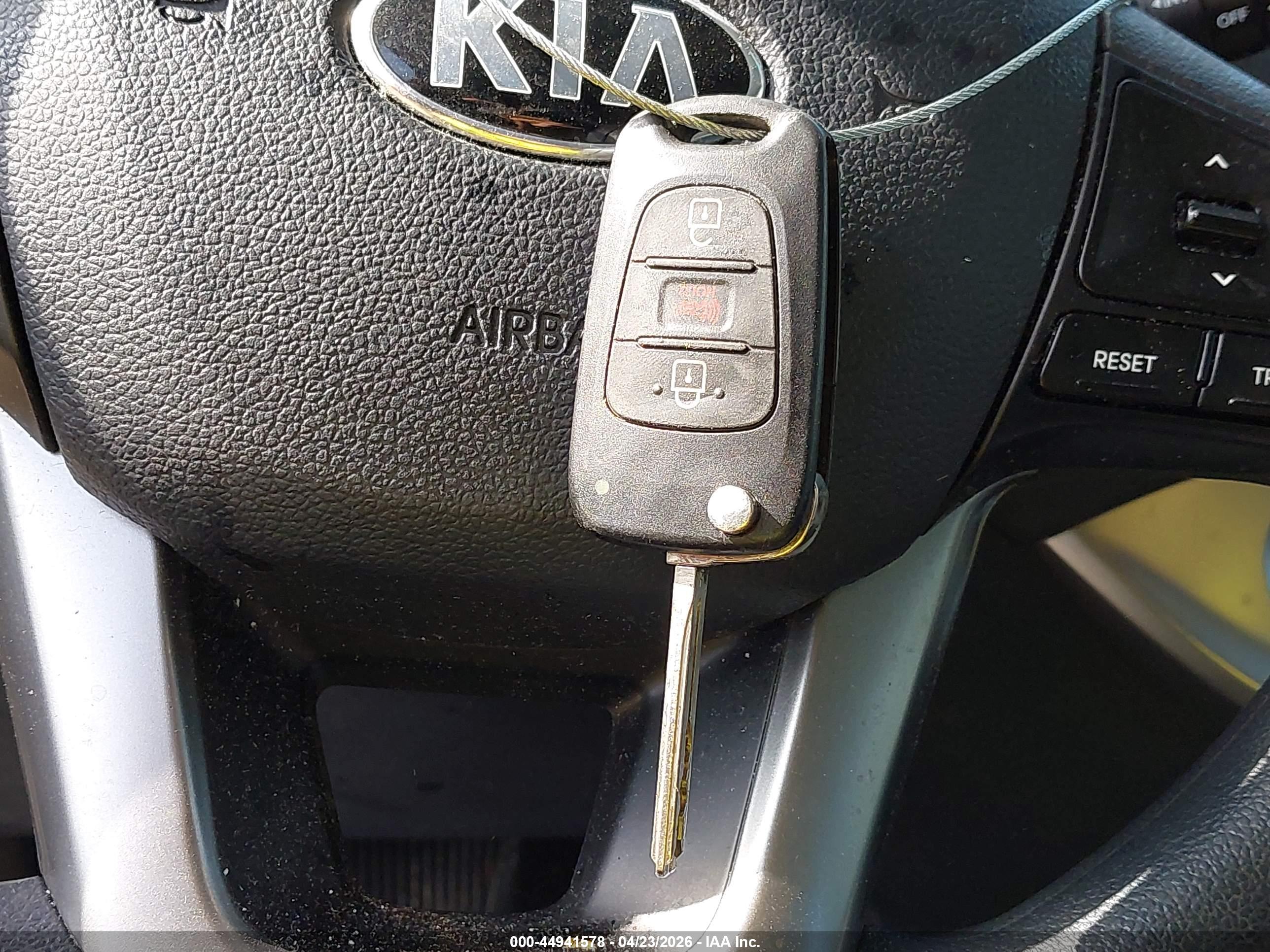 KIA RIO image 11
