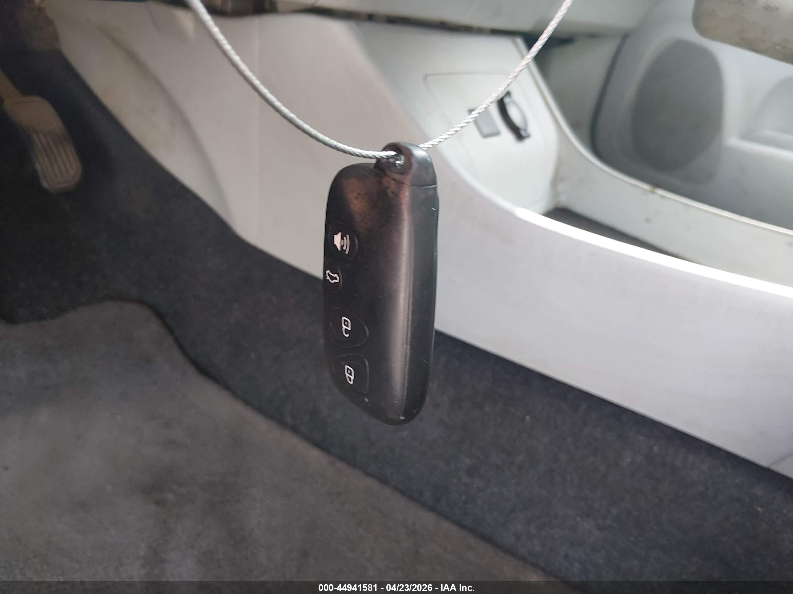 TOYOTA PRIUS image 11