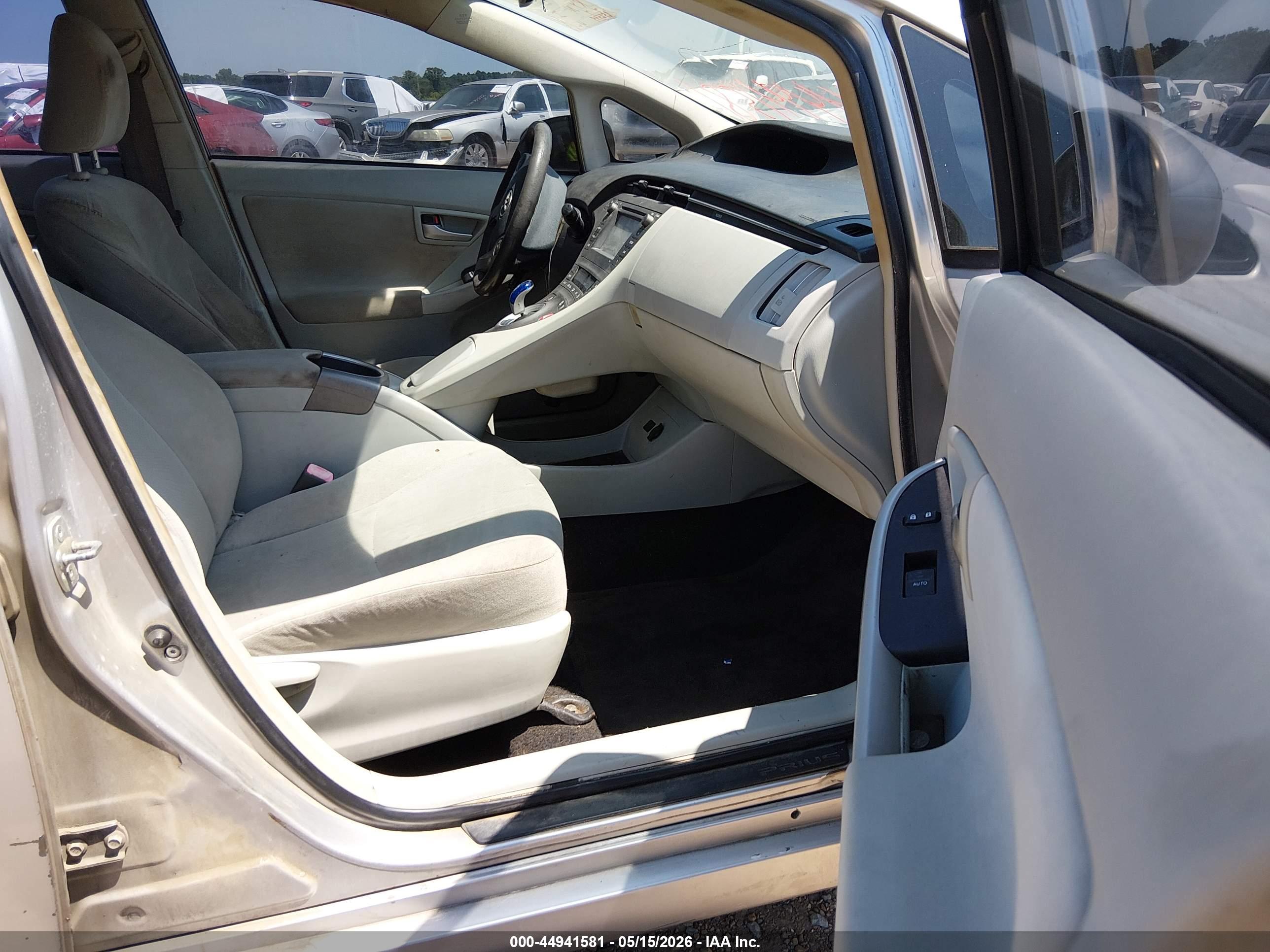 TOYOTA PRIUS image 5