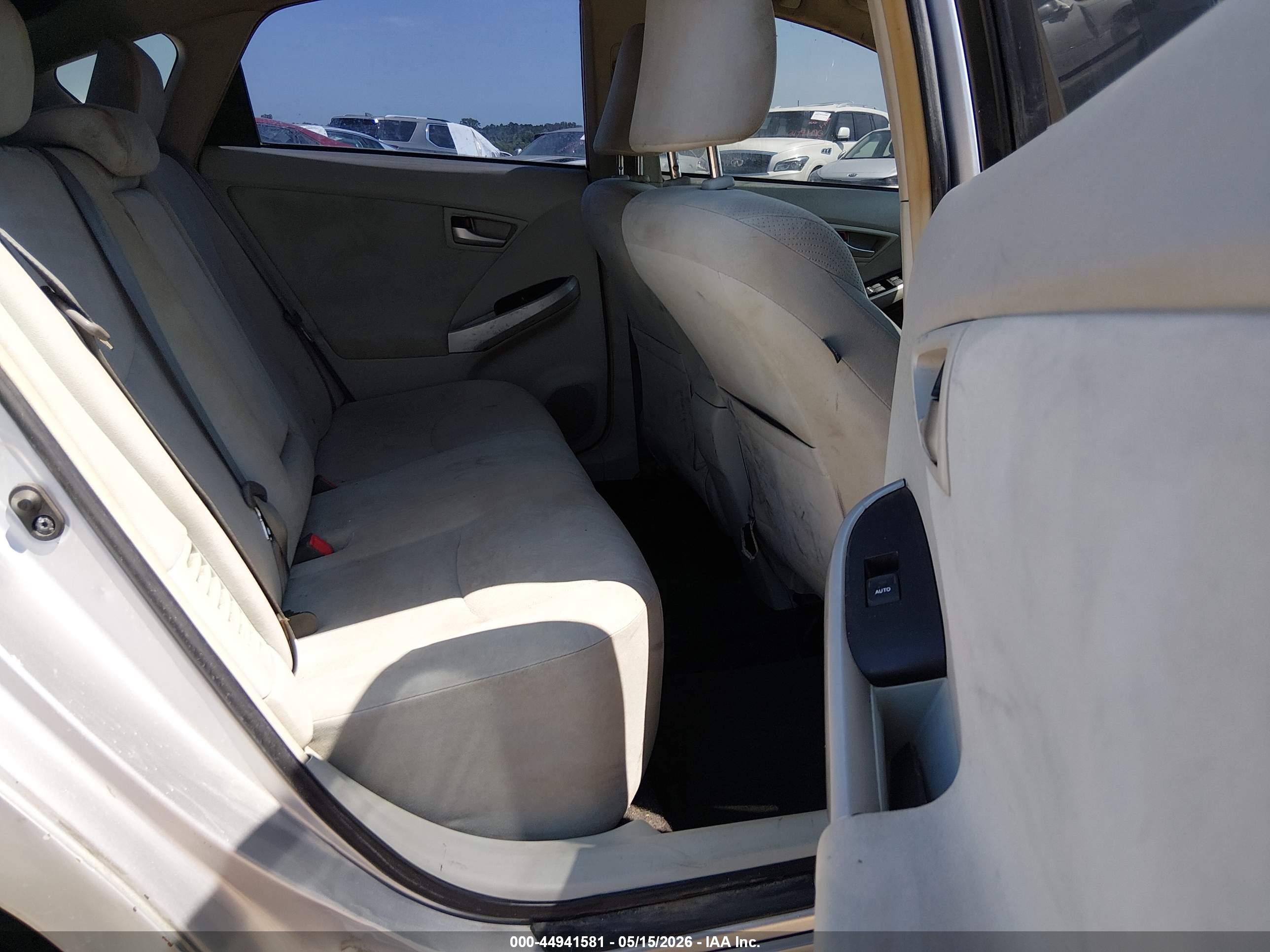 TOYOTA PRIUS image 8