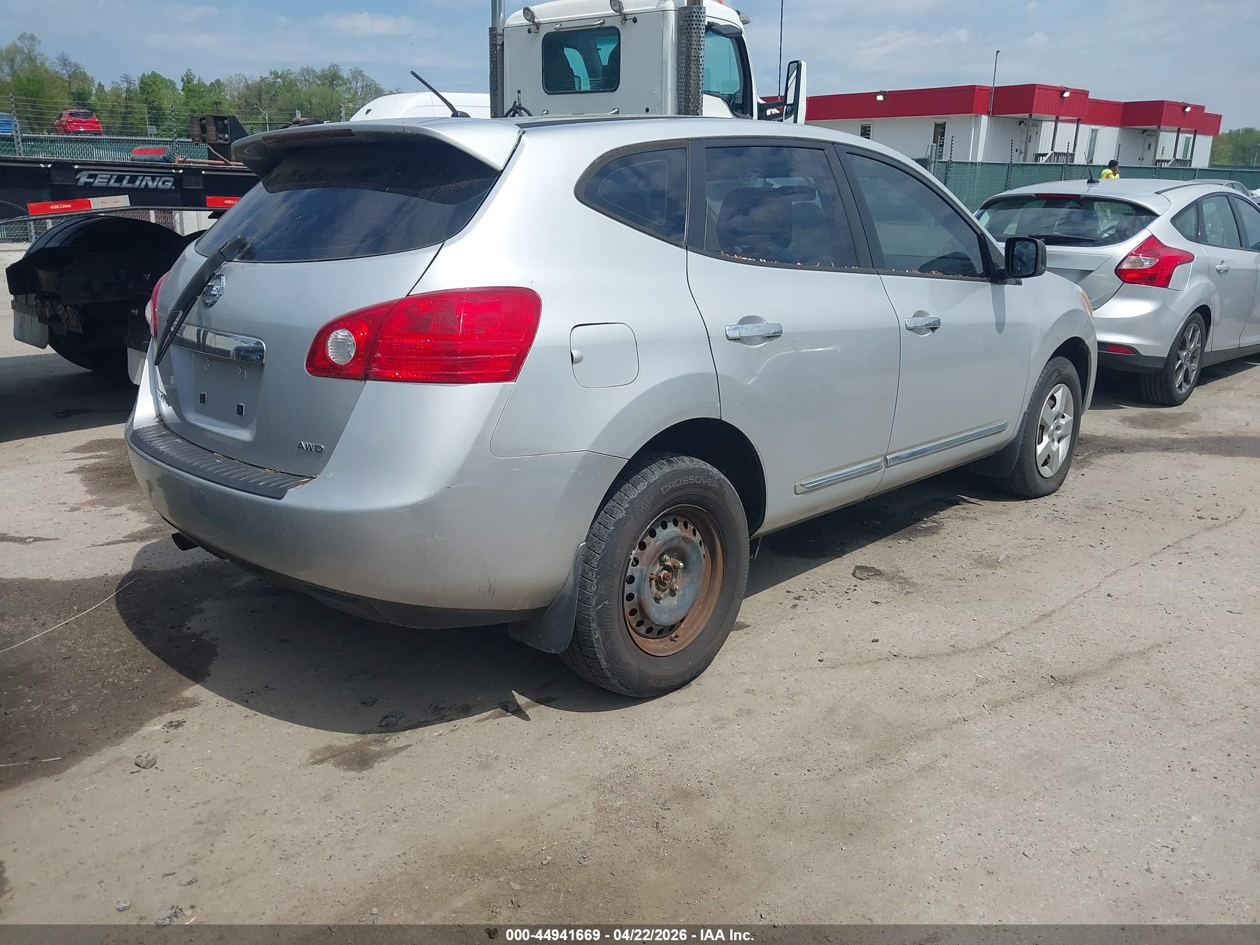 NISSAN ROGUE image 4