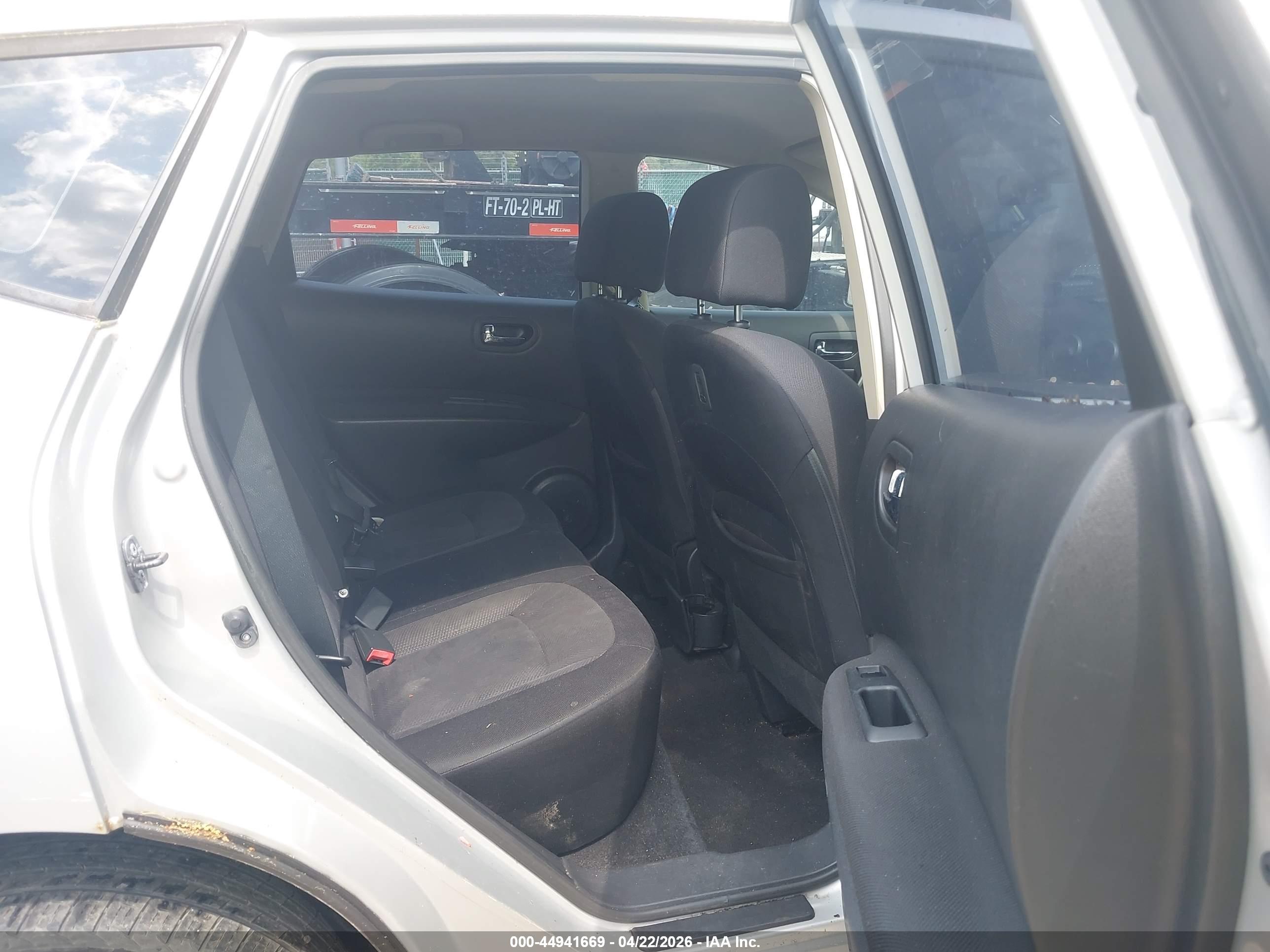 NISSAN ROGUE image 8