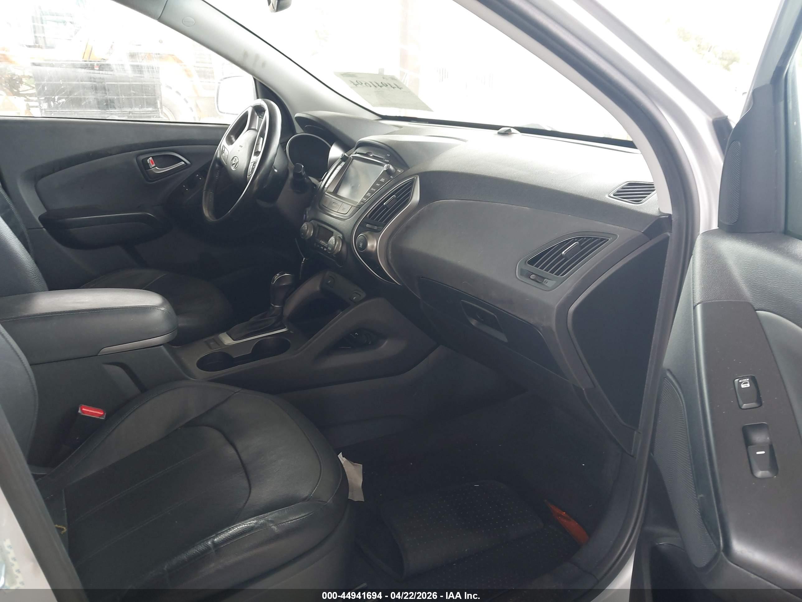 HYUNDAI TUCSON image 5