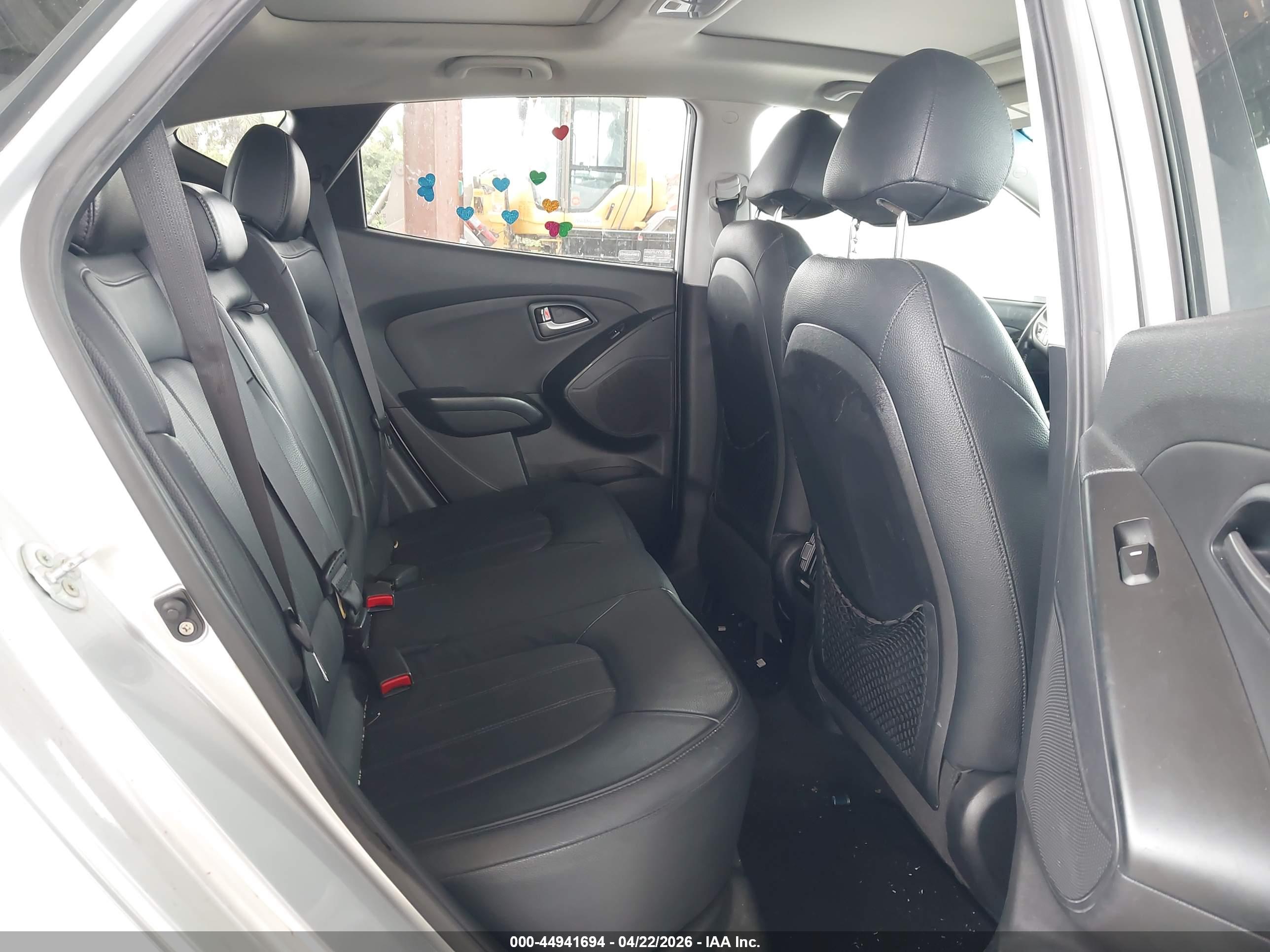 HYUNDAI TUCSON image 8