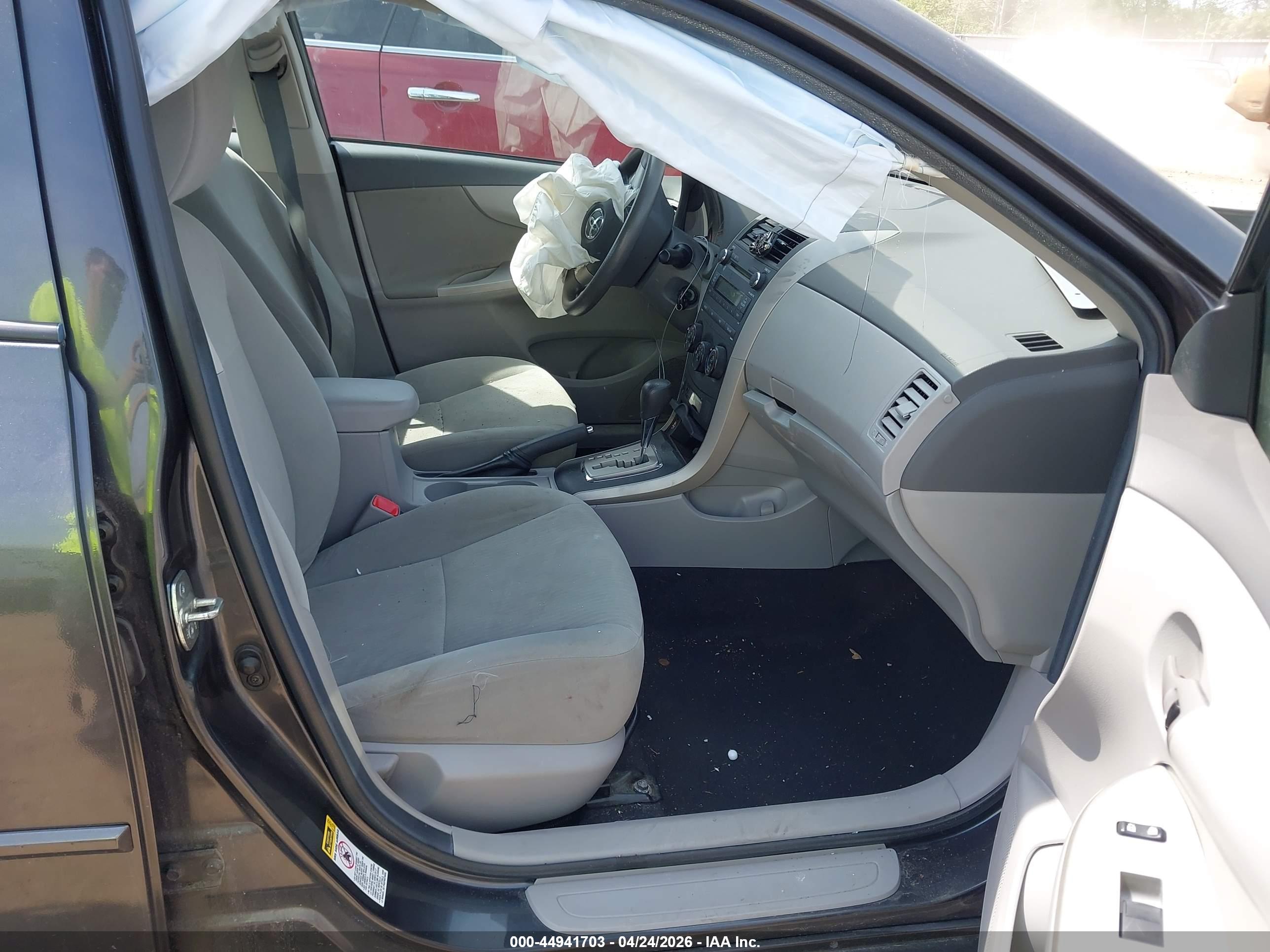 TOYOTA COROLLA image 5