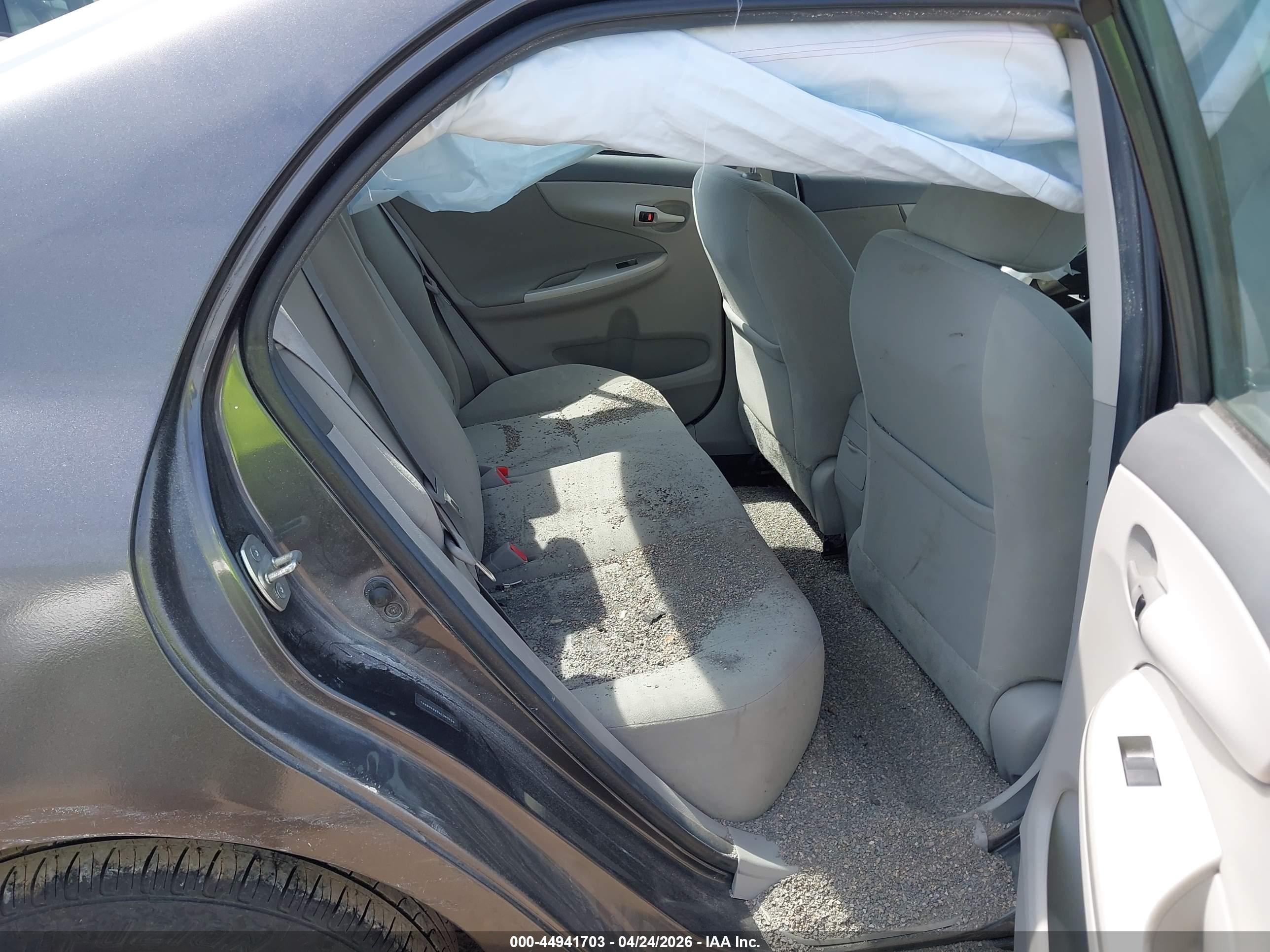 TOYOTA COROLLA image 8