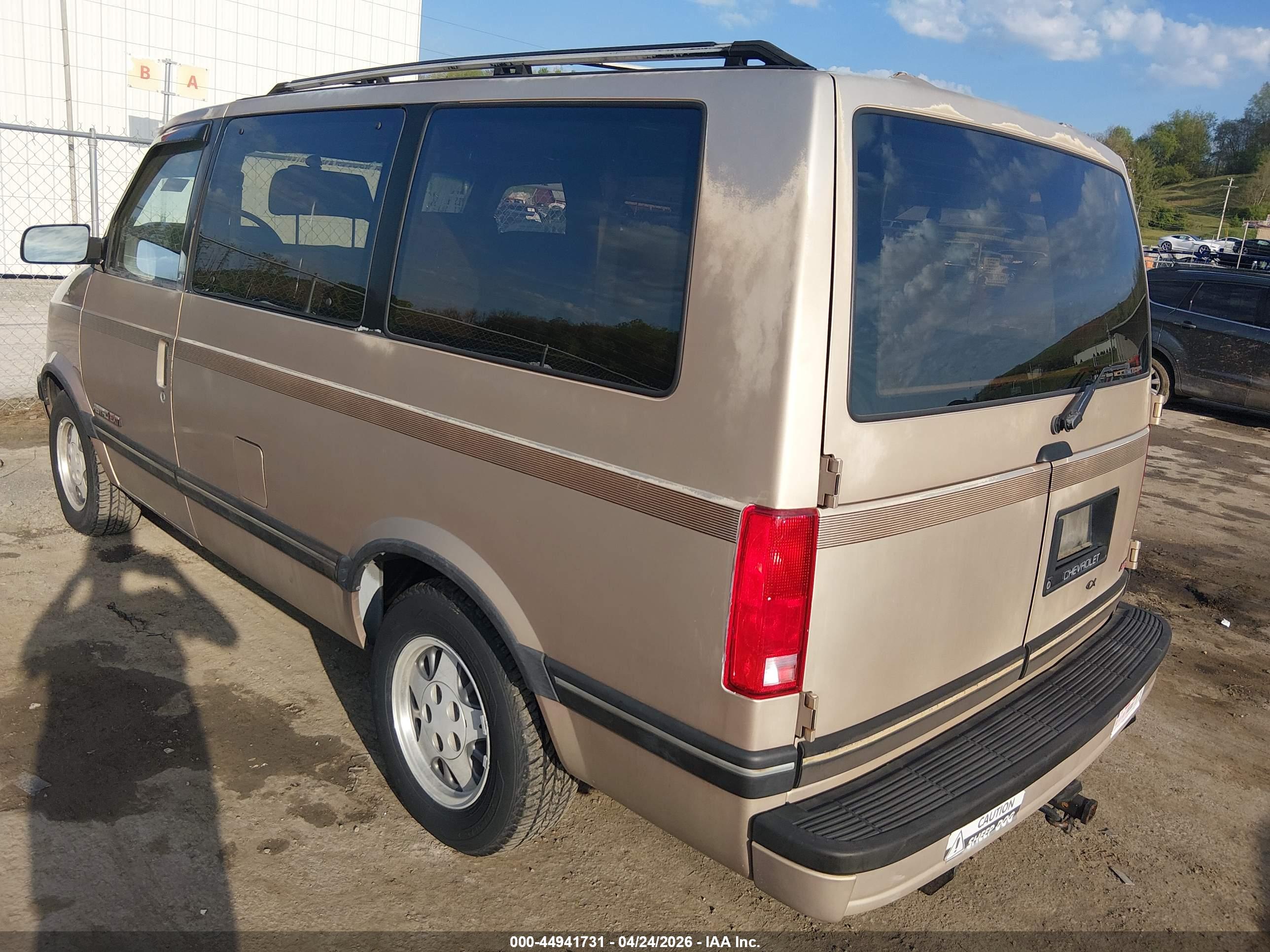 CHEVROLET ASTRO image 3