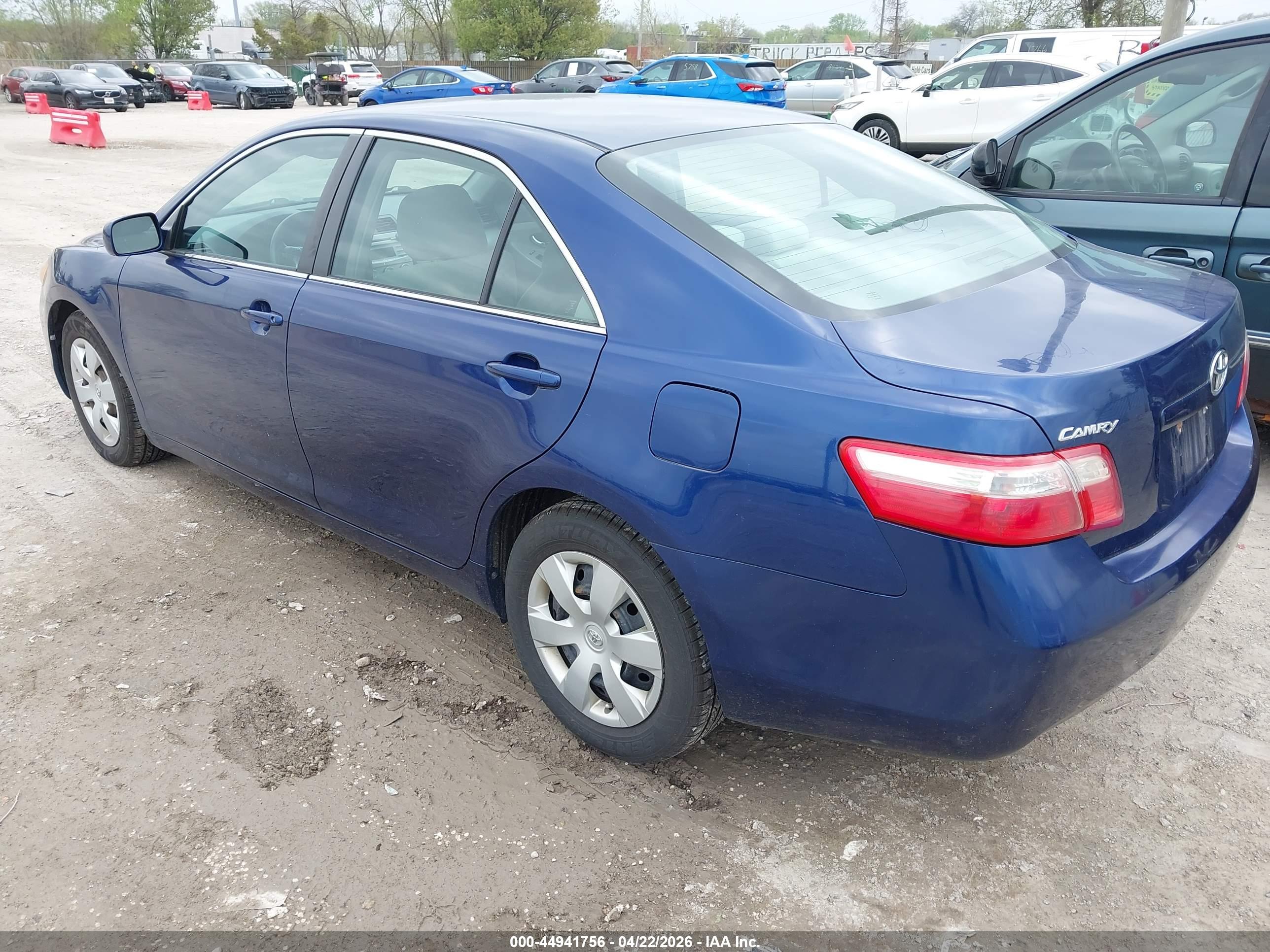 TOYOTA CAMRY image 3