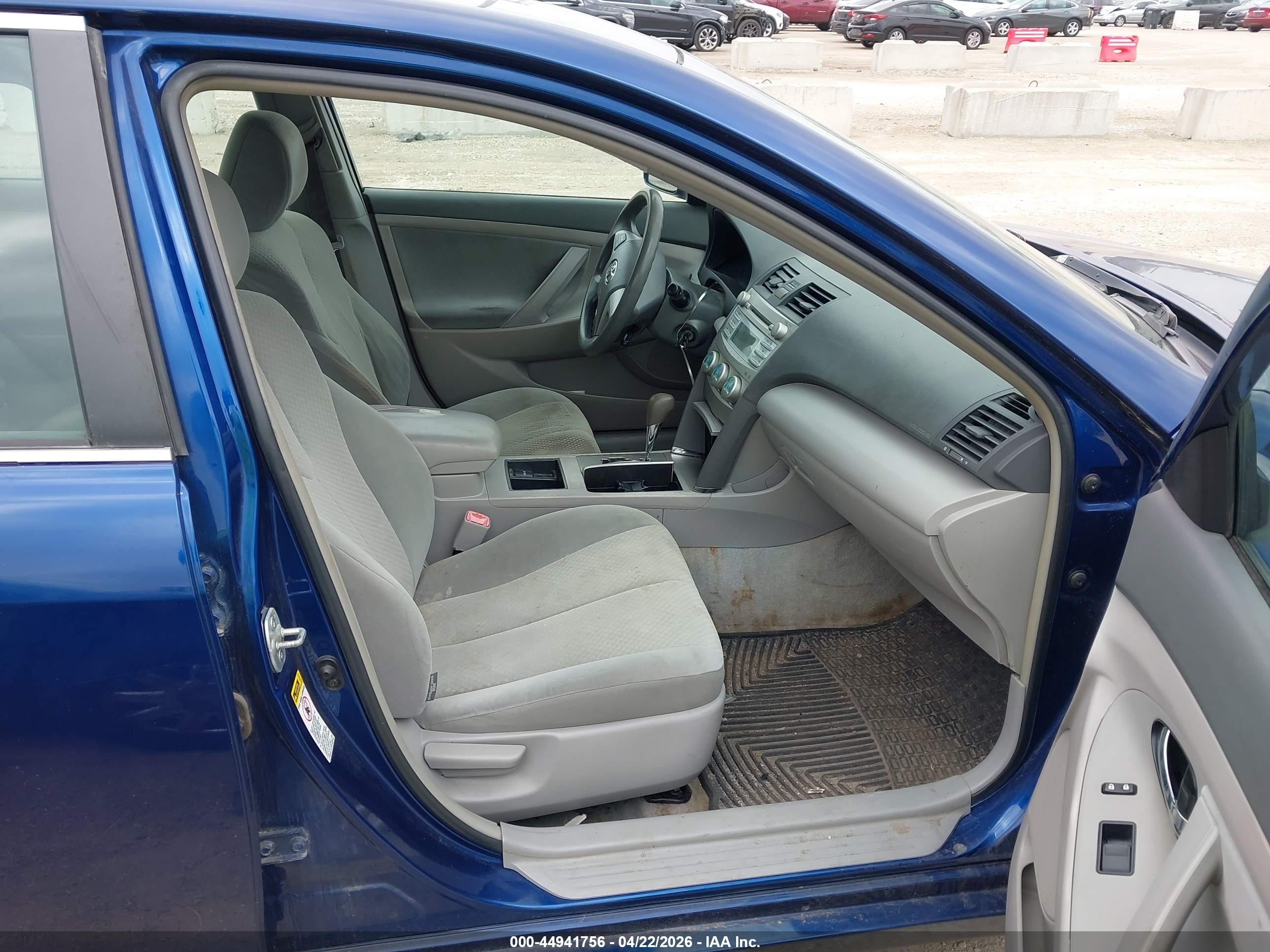 TOYOTA CAMRY image 5