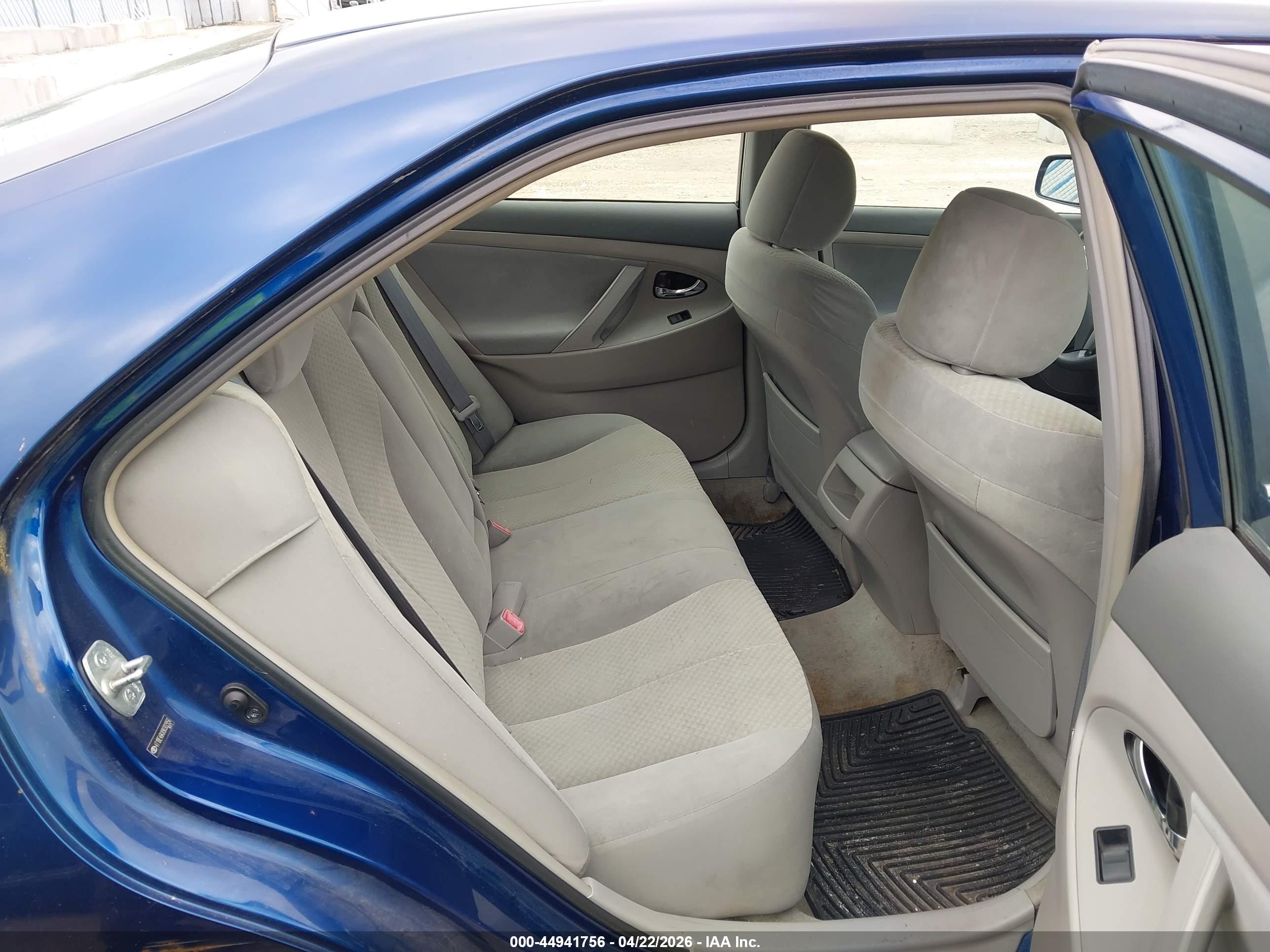 TOYOTA CAMRY image 8