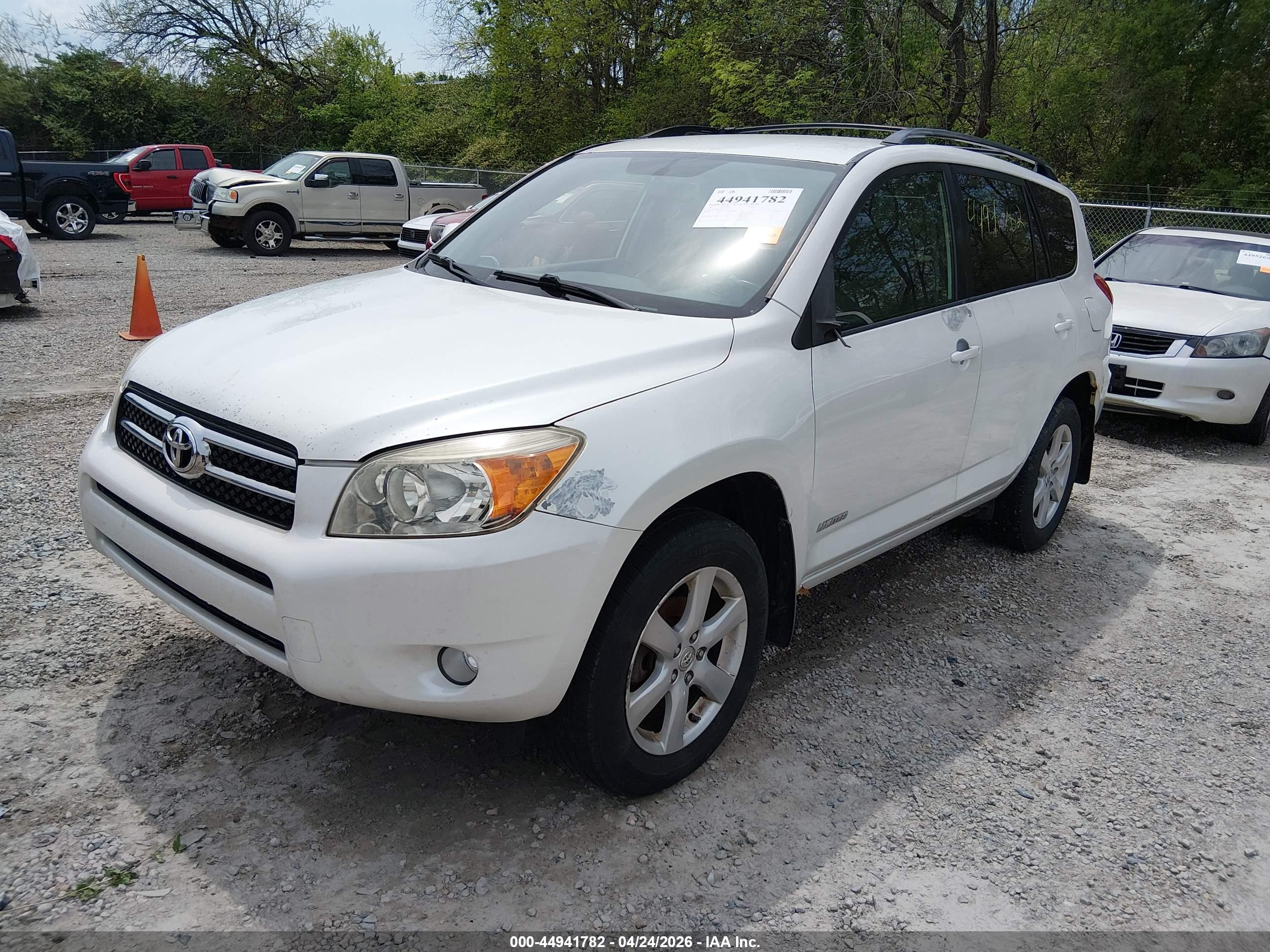 TOYOTA RAV4 image 2
