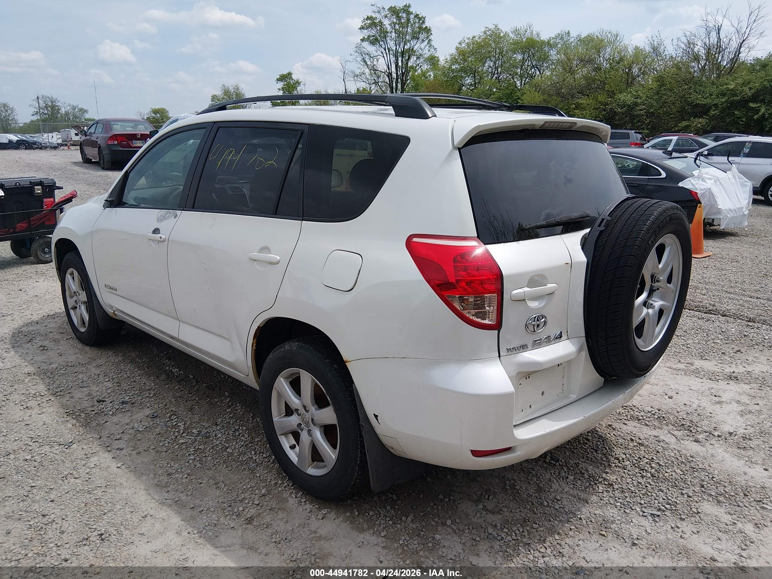 TOYOTA RAV4 image 3