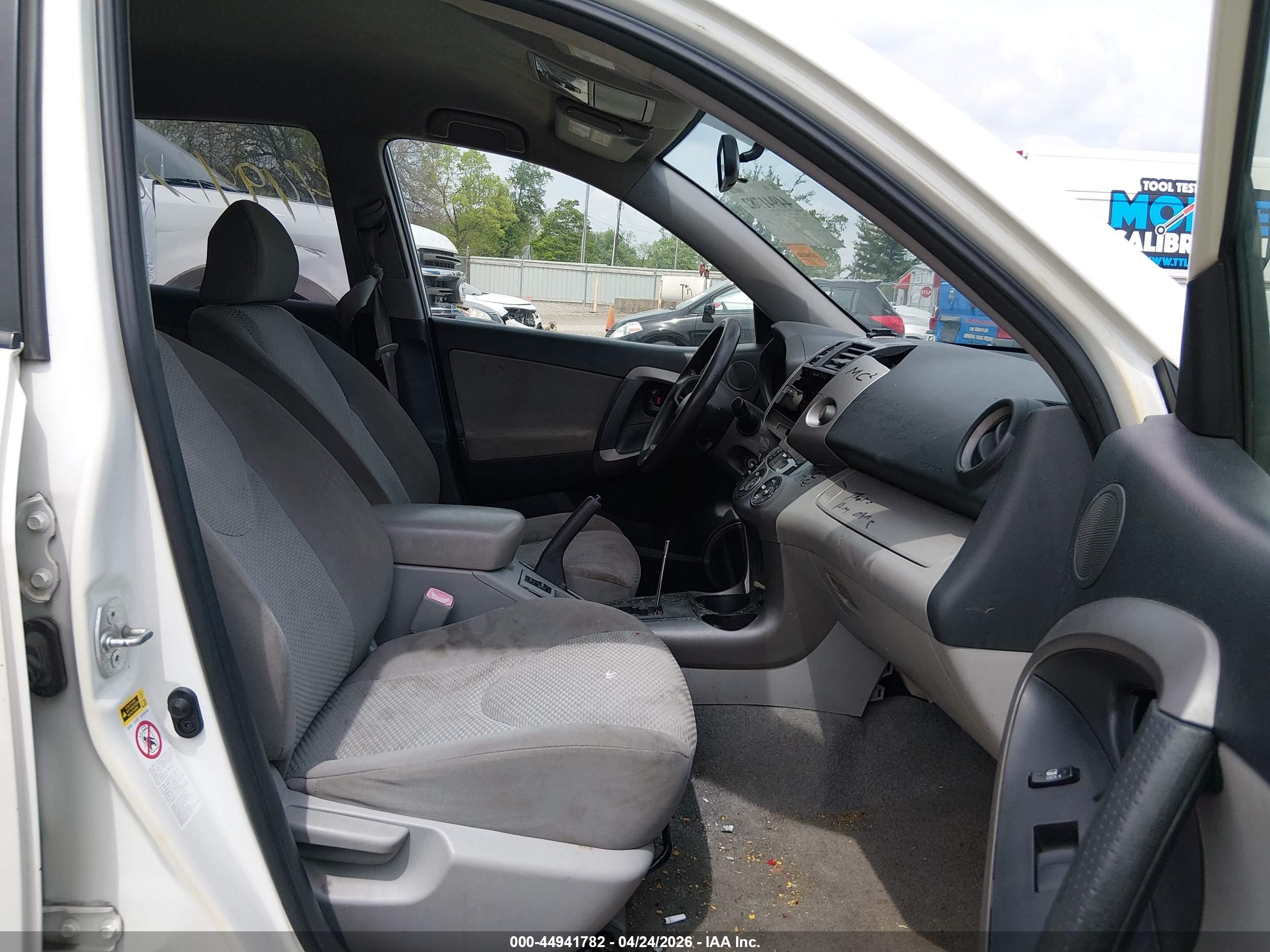 TOYOTA RAV4 image 5