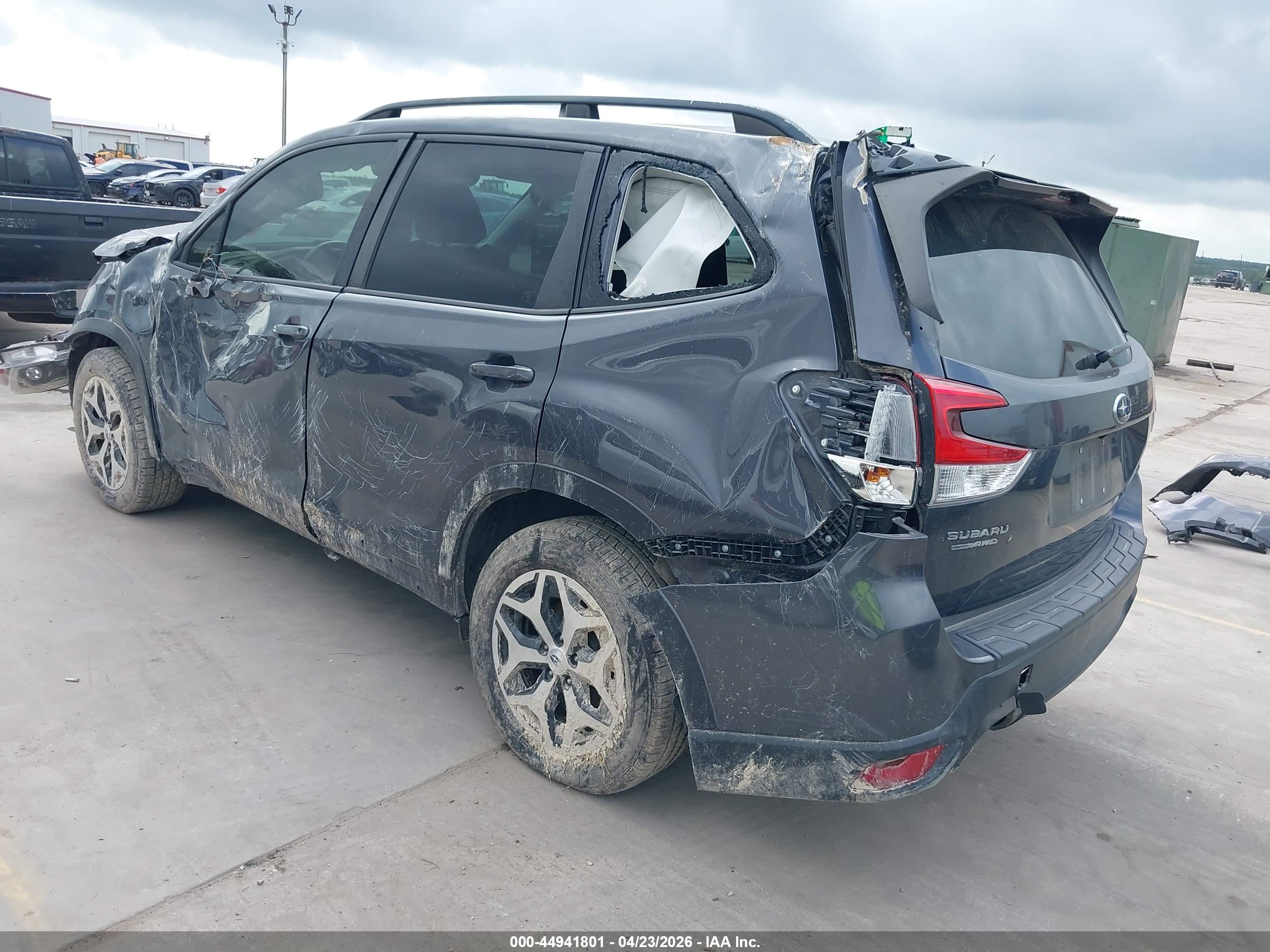SUBARU FORESTER image 3