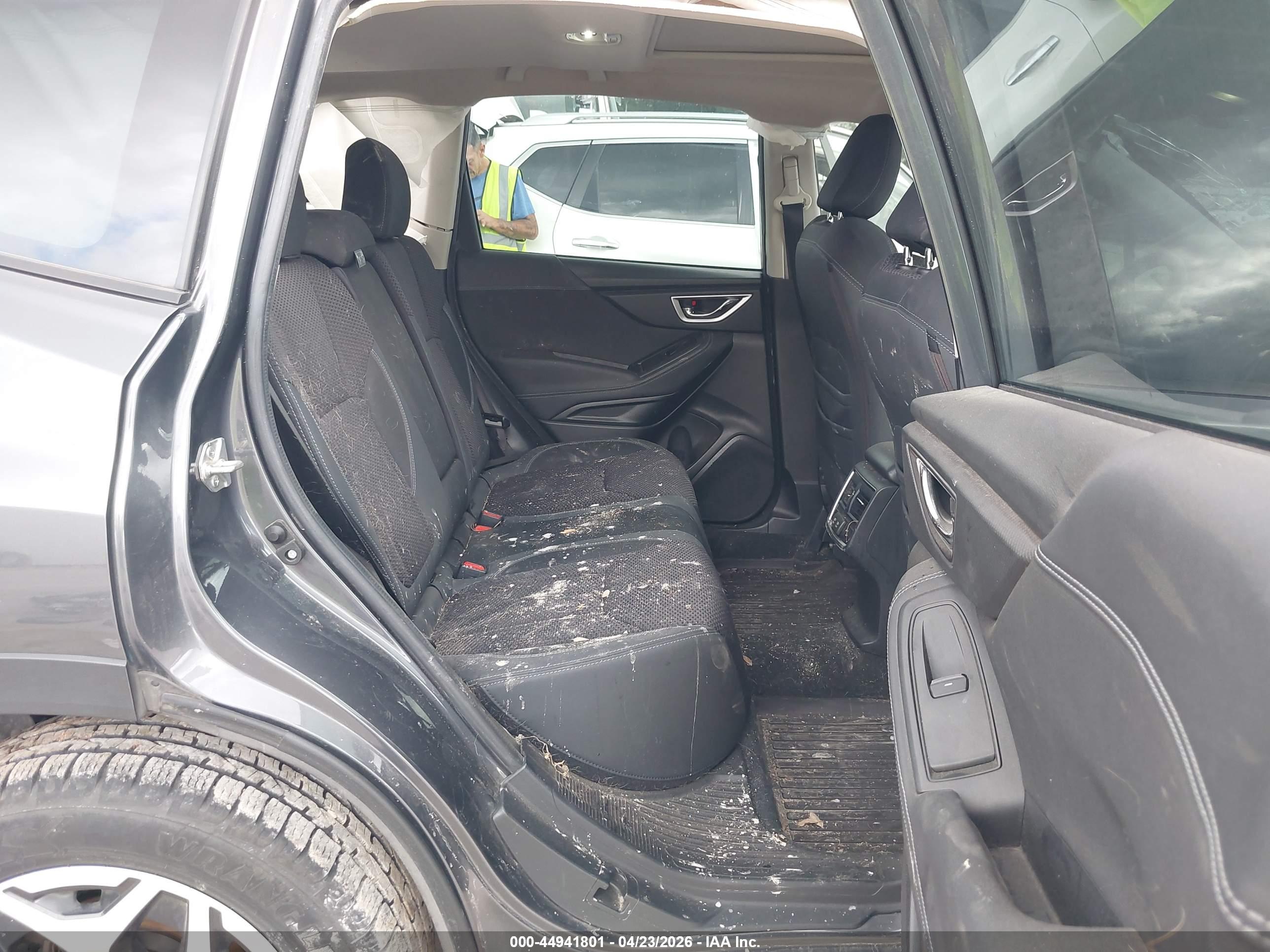 SUBARU FORESTER image 8