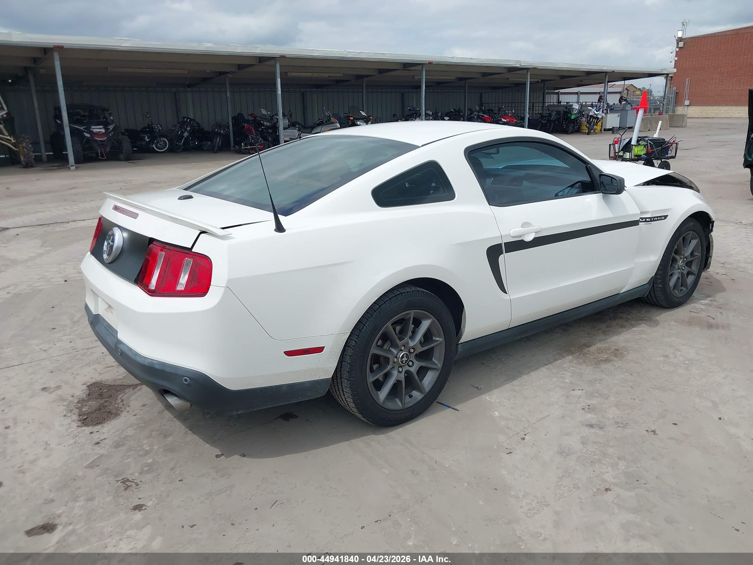 FORD MUSTANG image 4